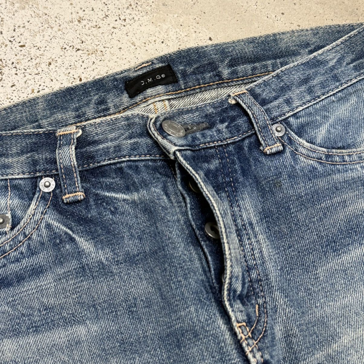 Japanese Brand DMG Buttonfly Slim Straight Distressed Denim Pants Size 26" / US 2 / IT 38 - 9 Thumbnail
