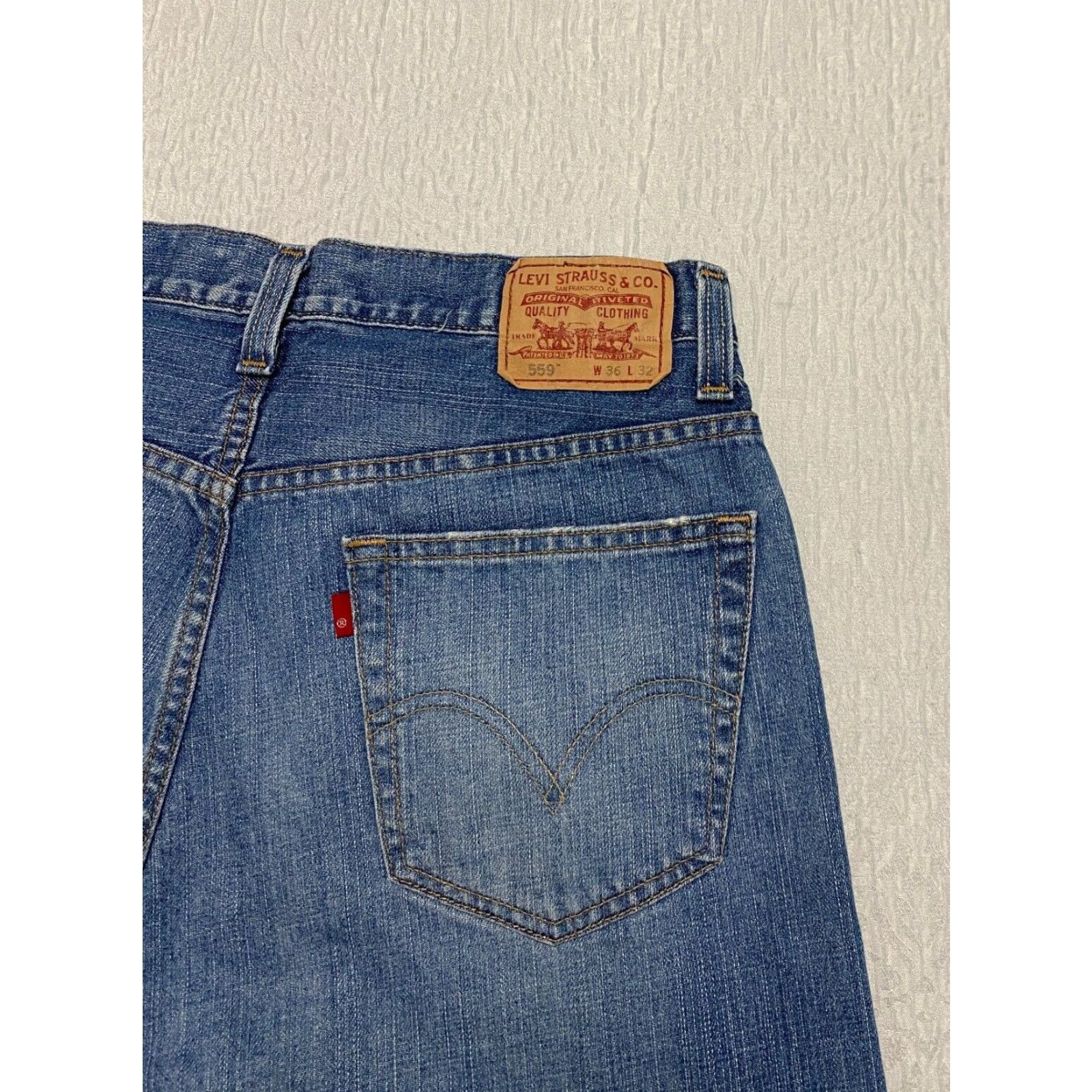 Levi's VINTAGE Levi's 559 Jeans Mens Regular Size 36 Blue Denim Whiskers Relaxed Straight 5-Pocket Mens Boys|Mens Size US 36 / EU 52 - 3 Thumbnail
