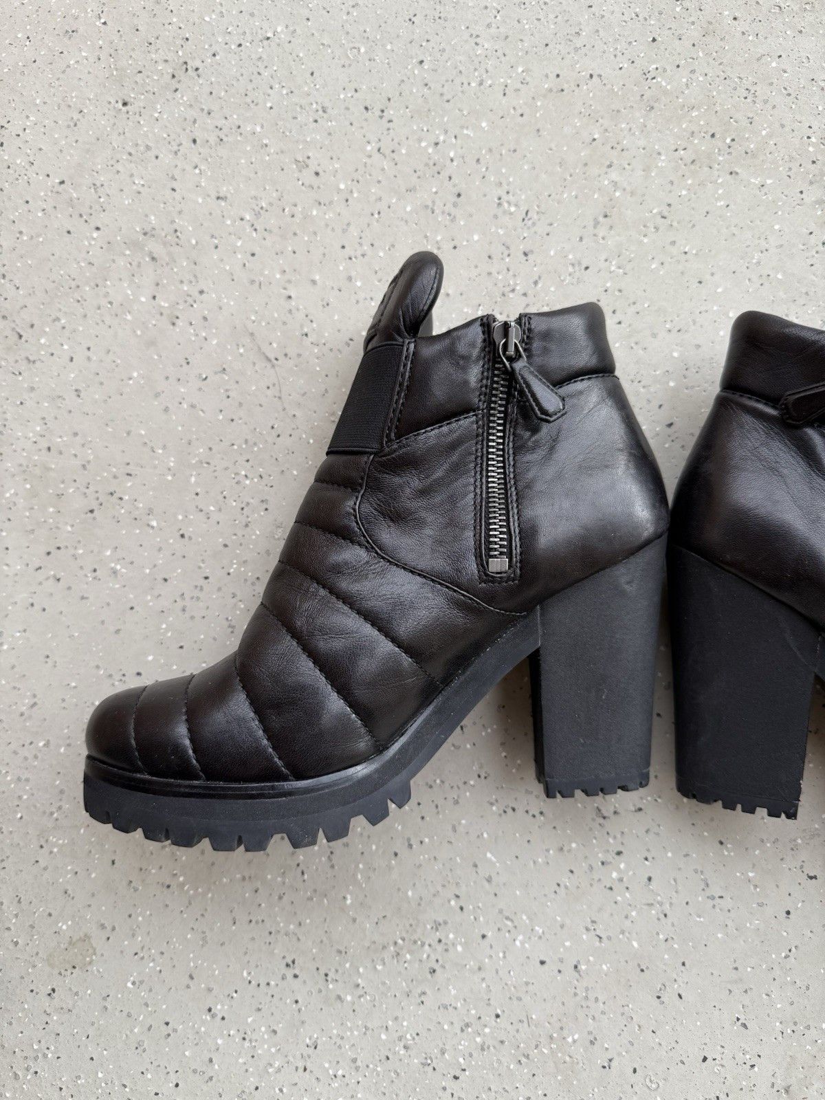 Prada DDP Prada Leather Heeled Boots Quilted Ankle Size 36.5 Size US 6.5 / IT 36.5 - 7 Thumbnail