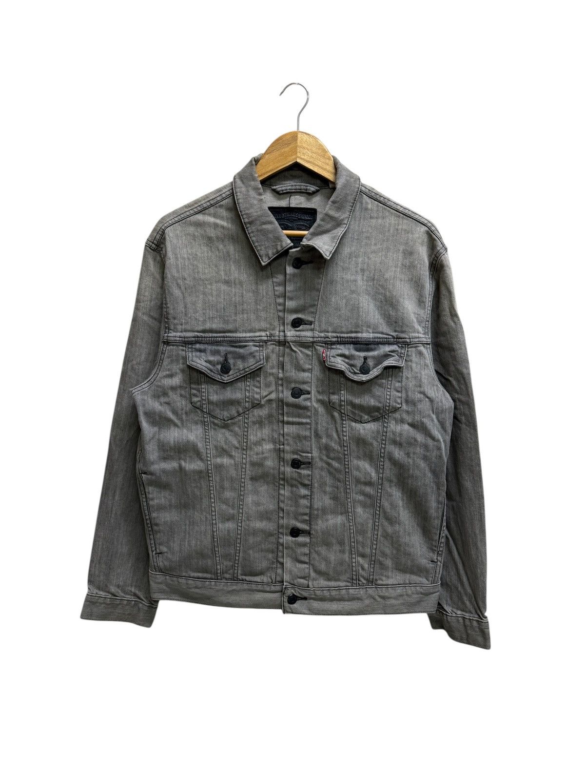 Levi's Levi’s Black Fade Denim Trucker Jacket Size US M / EU 48-50 / 2 - 1 Thumbnail