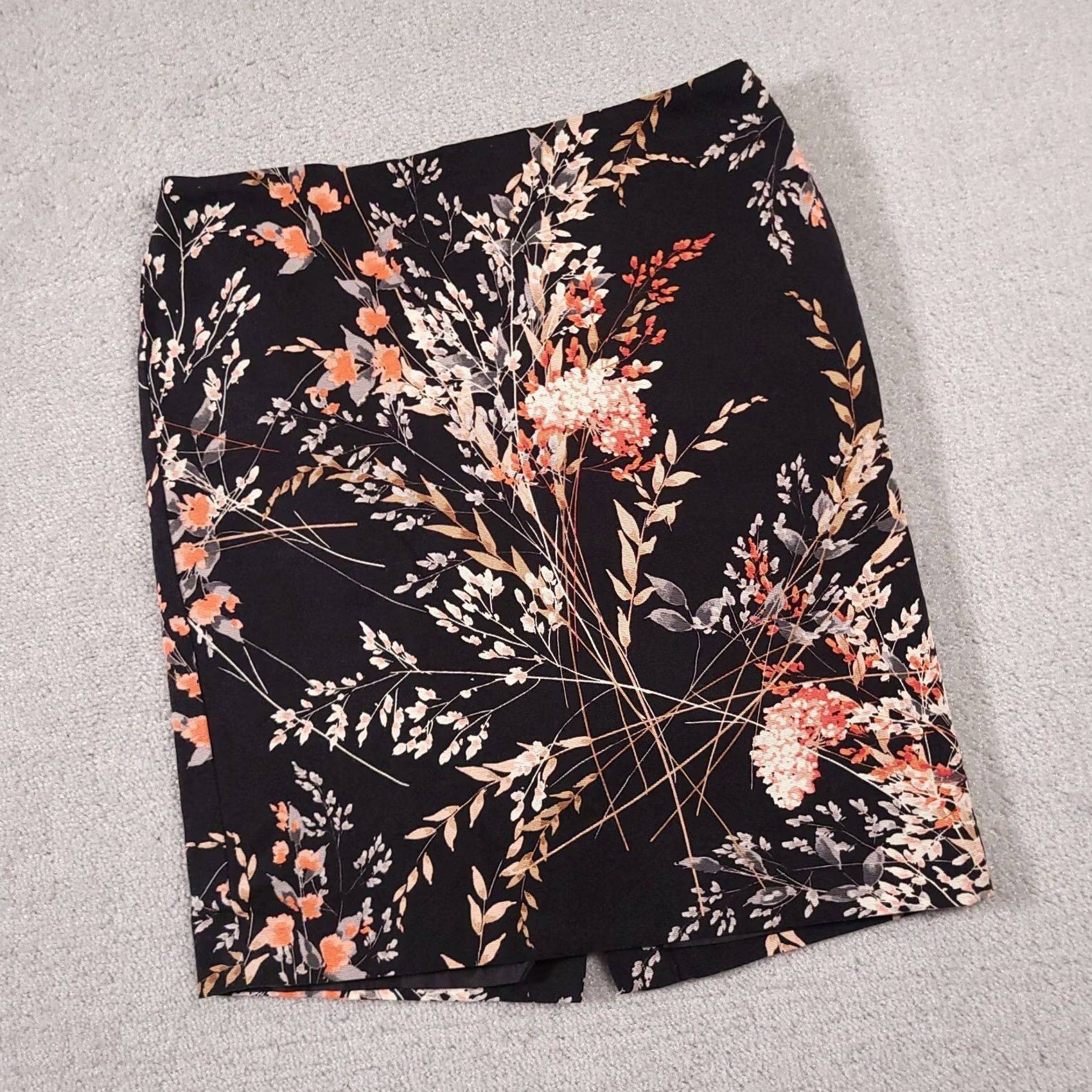 Talbots Talbots Pencil Skirt Women's 12P Petite Black Floral Lyocell Lined Zip Skirt Knee Length Petite Women's 12P Black Floral Lyocell Lined Zipper Size 34" / US 12 / IT 48 - 2 Thumbnail