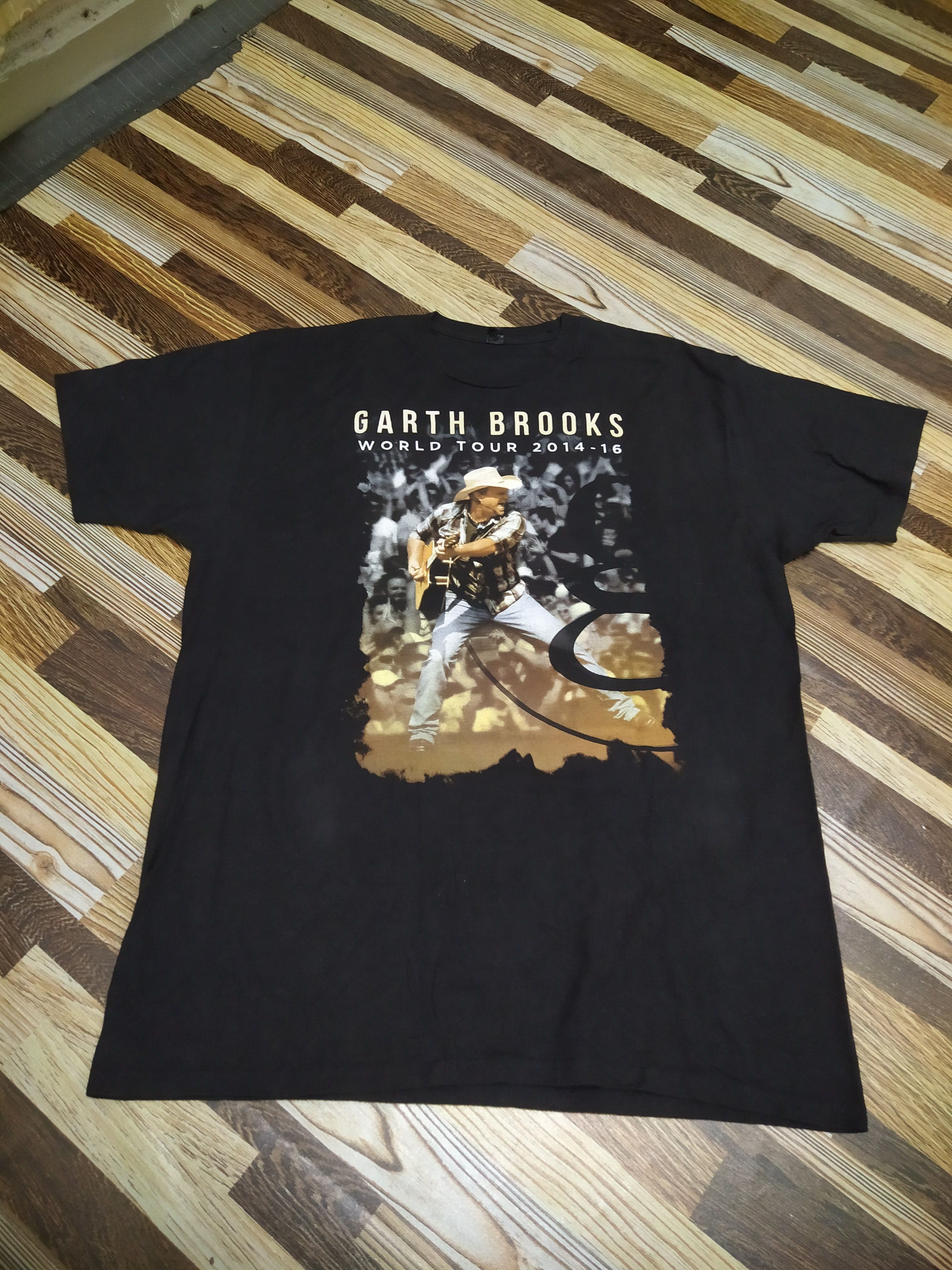 Band Tees Garth Brooks Country Singer vintage Tshirt Size US XL / EU 56 / 4 - 1 Thumbnail