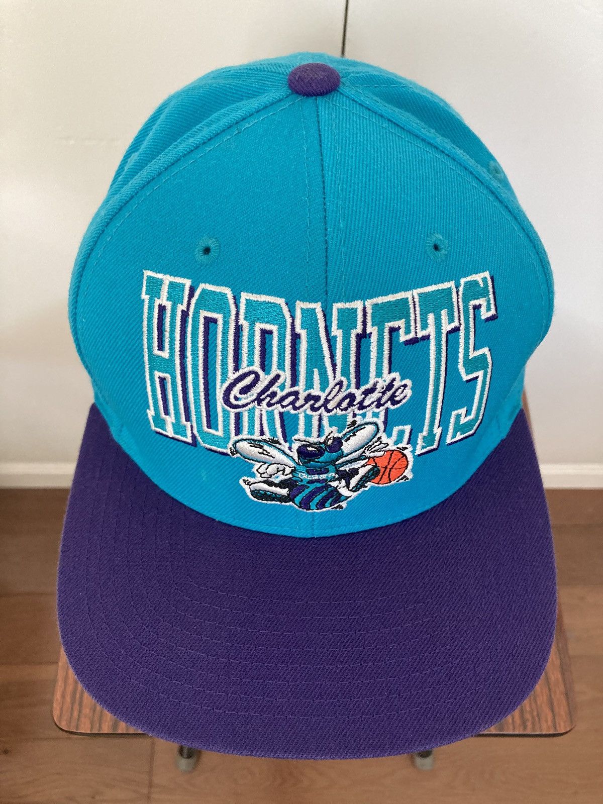 Mitchell & Ness × NBA × Vintage CHARLOTTE HORNETS MITCHELL & NESS SNAPBACK HAT NBA HARDWOOD Size ONE SIZE - 3 Thumbnail