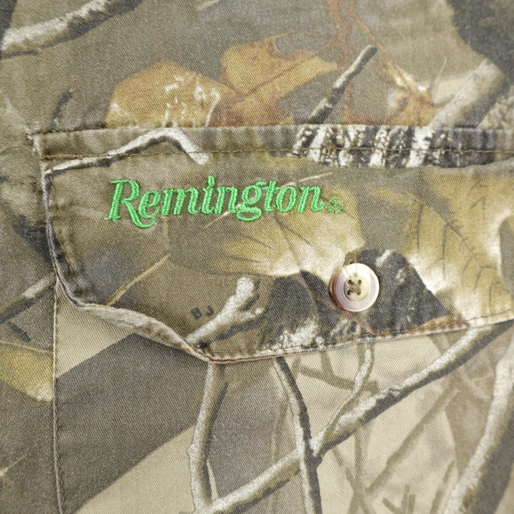 Realtree Remington Shirt Mens 2XL Brown Camo Realtree Hardwoods Button Up Hunting Outdoor Size US XXL / EU 58 / 5 - 3 Thumbnail