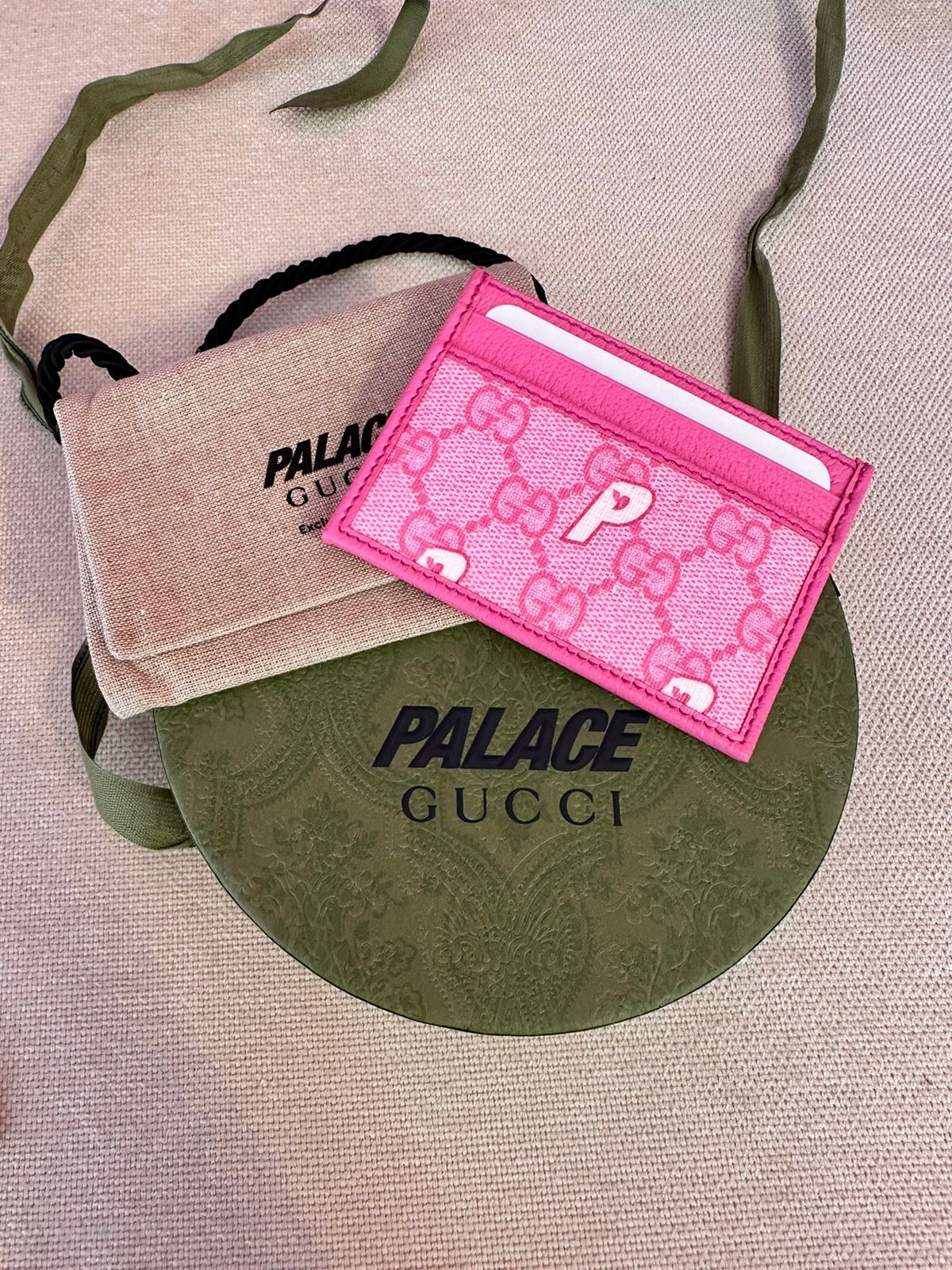 Pre-owned Gucci X Palace Card Holder In Pink