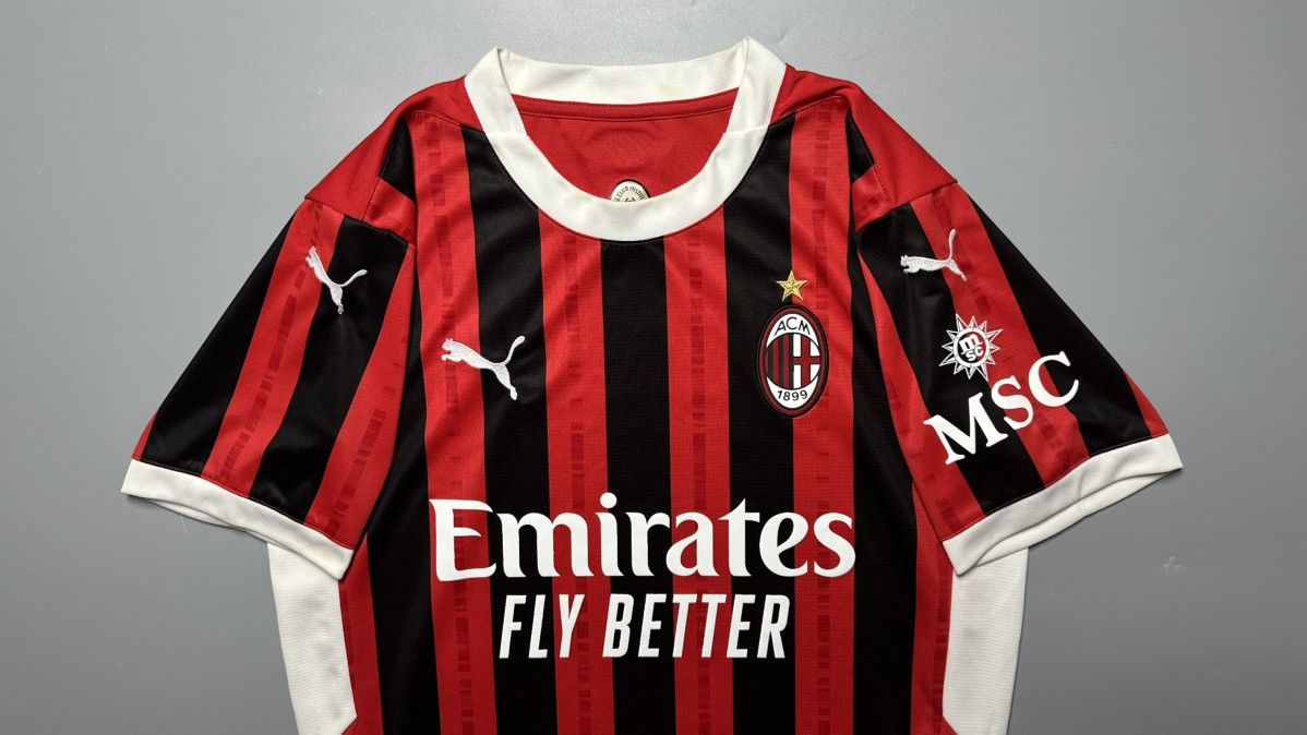 Puma AC MILAN PUMA 2024/2025 FOOTBALL HOME JERSEY #10 PULISIC Size US M / EU 48-50 / 2 - 3 Thumbnail