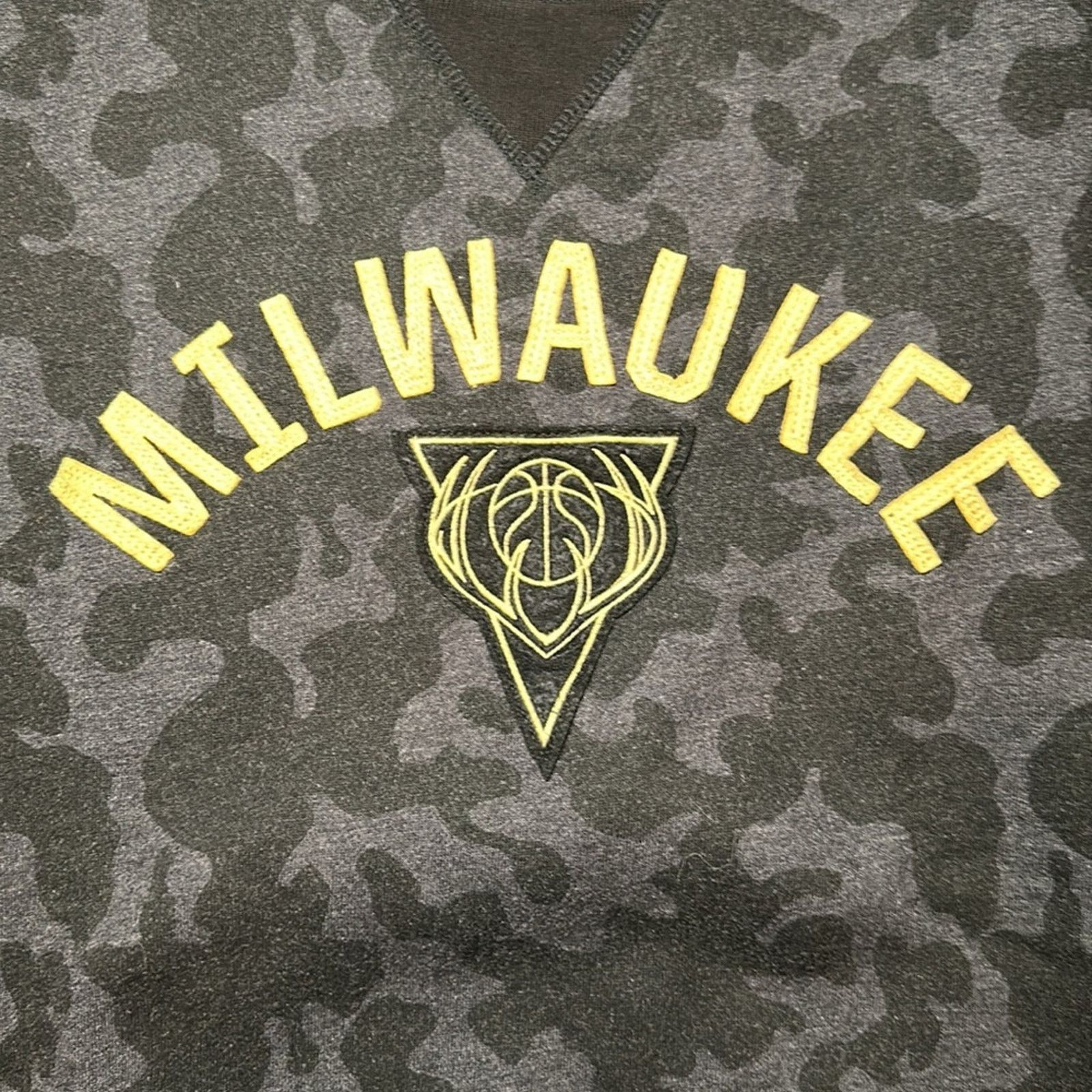 47 Milwaukee Bucks 47 Brand Camo Sweatshirt - XL Size US XL / EU 56 / 4 - 6 Thumbnail
