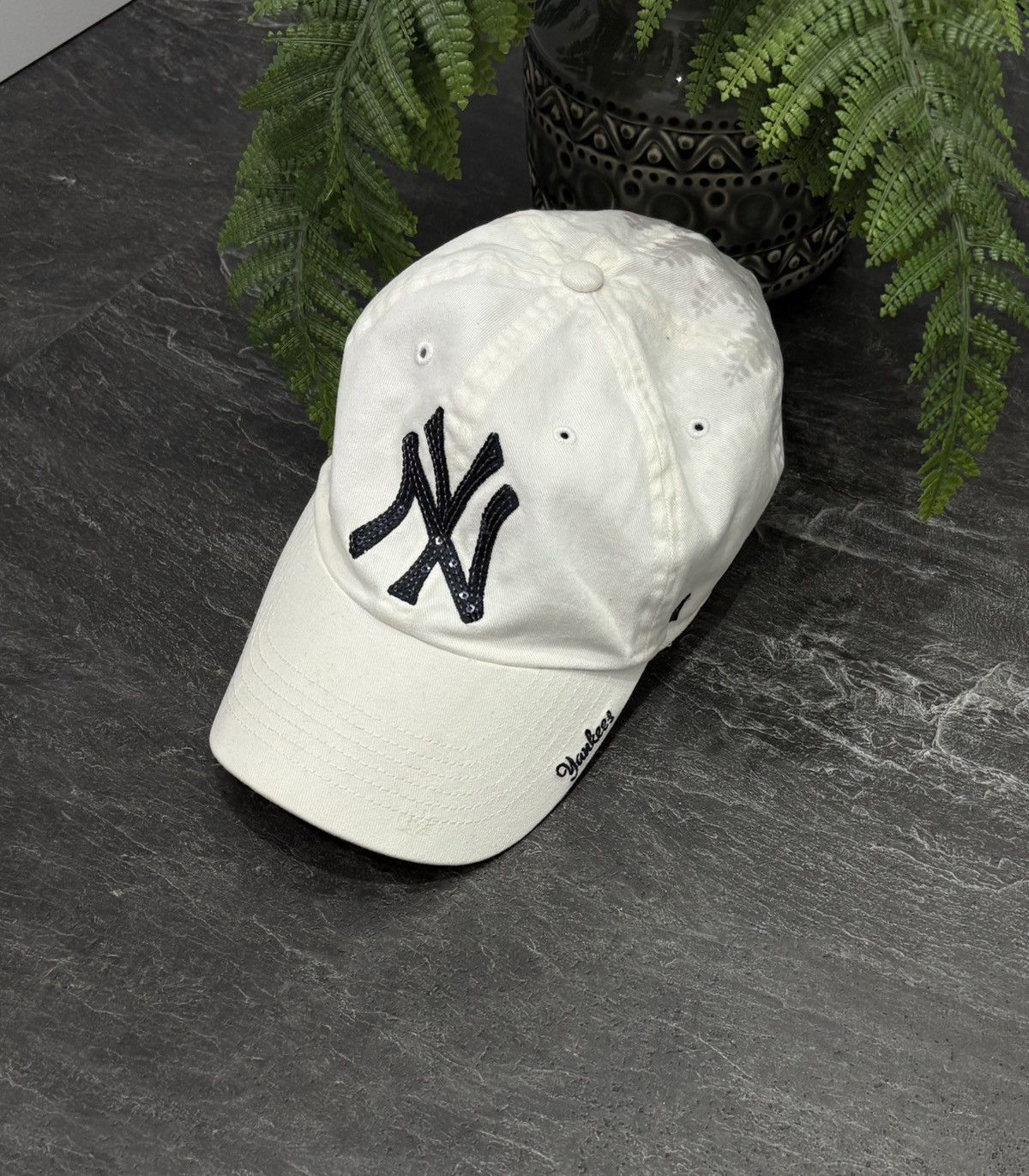 New Era 00s New Era Yankees Vintage Retro Big Logo Hat Cap Rare Y2K Size ONE SIZE - 1 Thumbnail