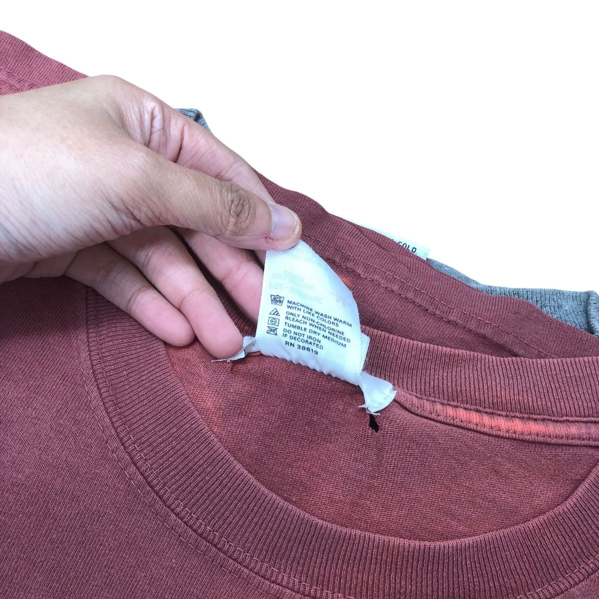 Other Vintage MOVIE WORDING Where Is Susie Font Logo Faded T-Shirt Size US M / EU 48-50 / 2 - 5 Thumbnail