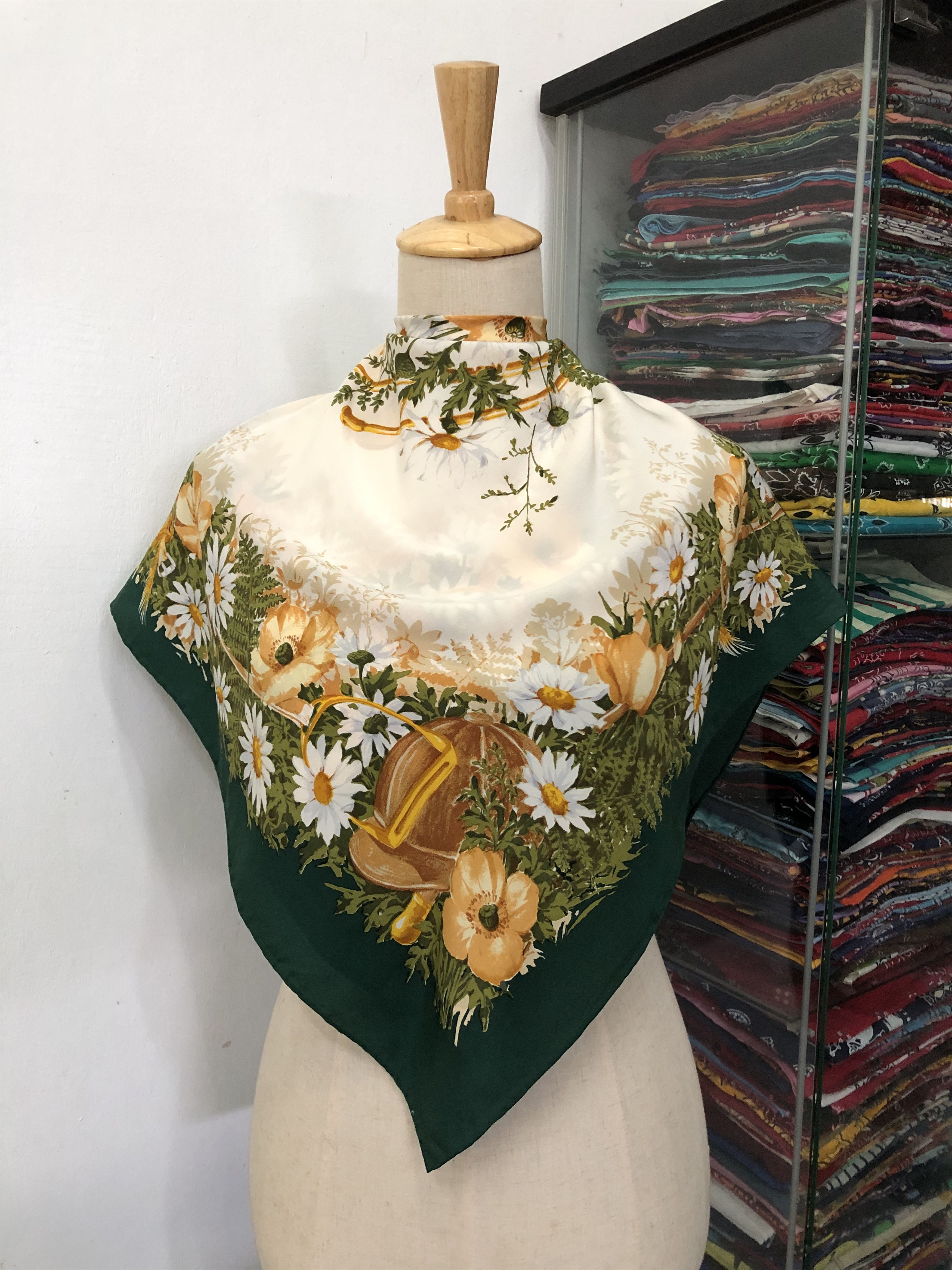 Vintage Vintage Silk Scarf Size ONE SIZE - 1 Thumbnail