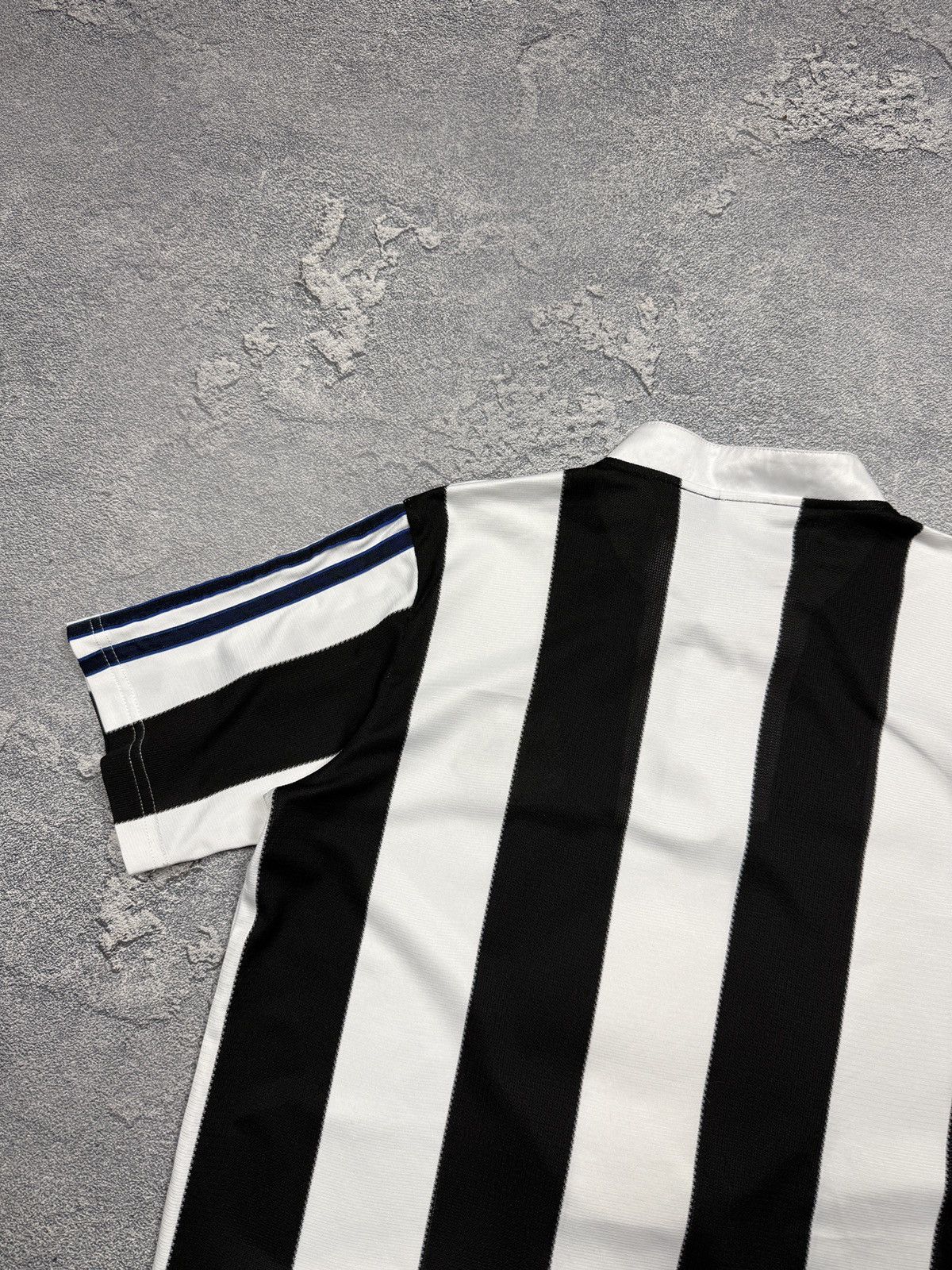 Adidas 1995/1997 Adidas Newcastle United Vintage Soccer Jersey Size US S / EU 44-46 / 1 - 7 Thumbnail