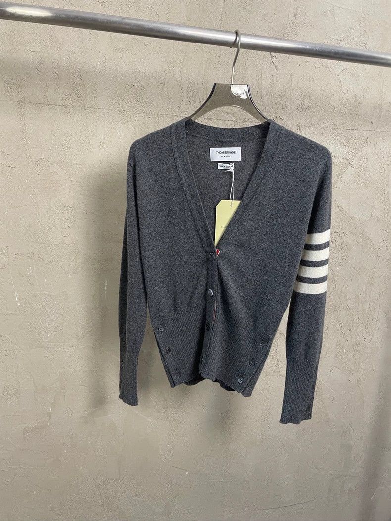 Thom Browne Thom Browne Dark grey cashmere sweater Size XS / US 0-2 / IT 36-38 - 1 Thumbnail