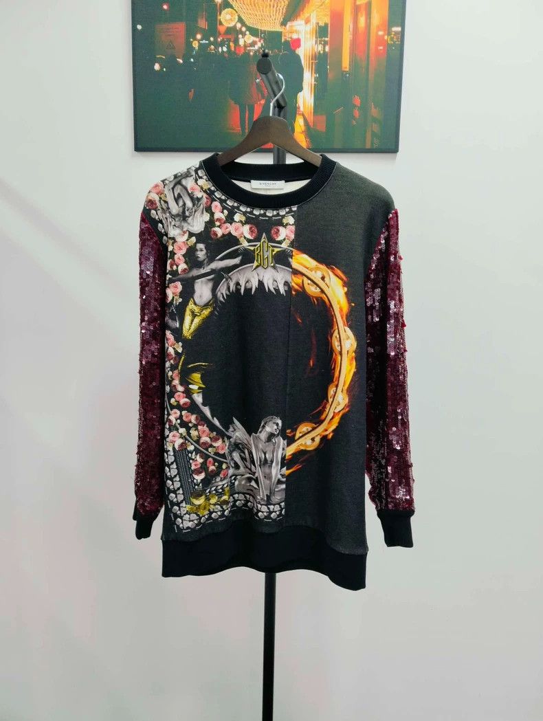Givenchy Givenchy Sequin hoodie, size S (130), 57 (missing context) Size US S / EU 44-46 / 1 - 1 Thumbnail