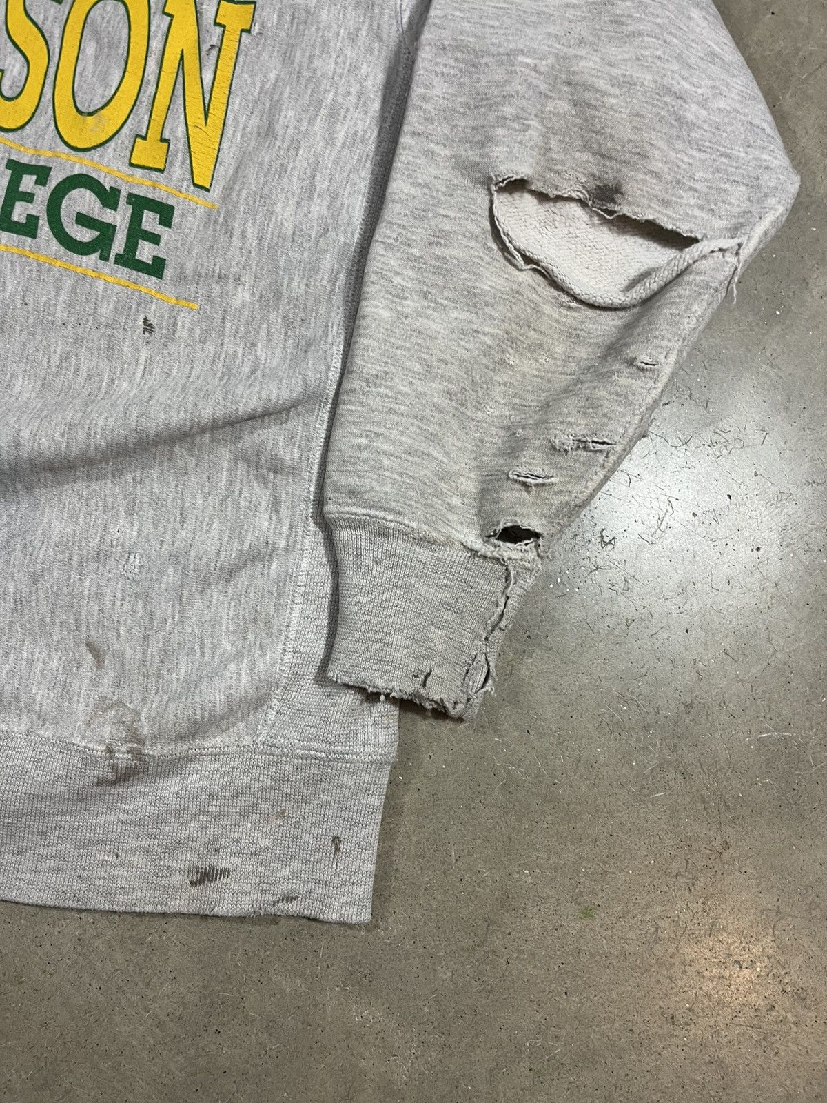 Vintage Vintage 90s Husson College Thrashed Crewneck Sweatshirt Gray Size US L / EU 52-54 / 3 - 4 Thumbnail