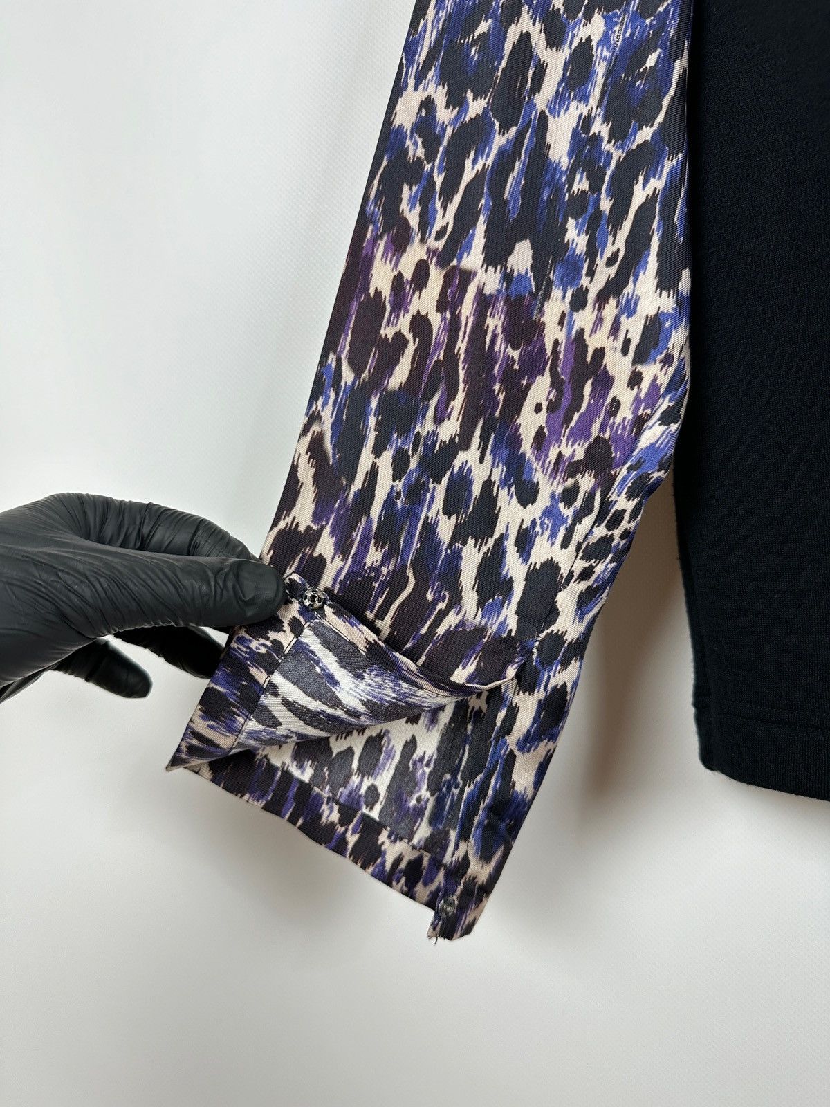 Dries Van Noten Dries Van Noten Black Wool / Leopard Silk Sleeve Sweater Size M / US 6-8 / IT 42-44 - 10 Thumbnail