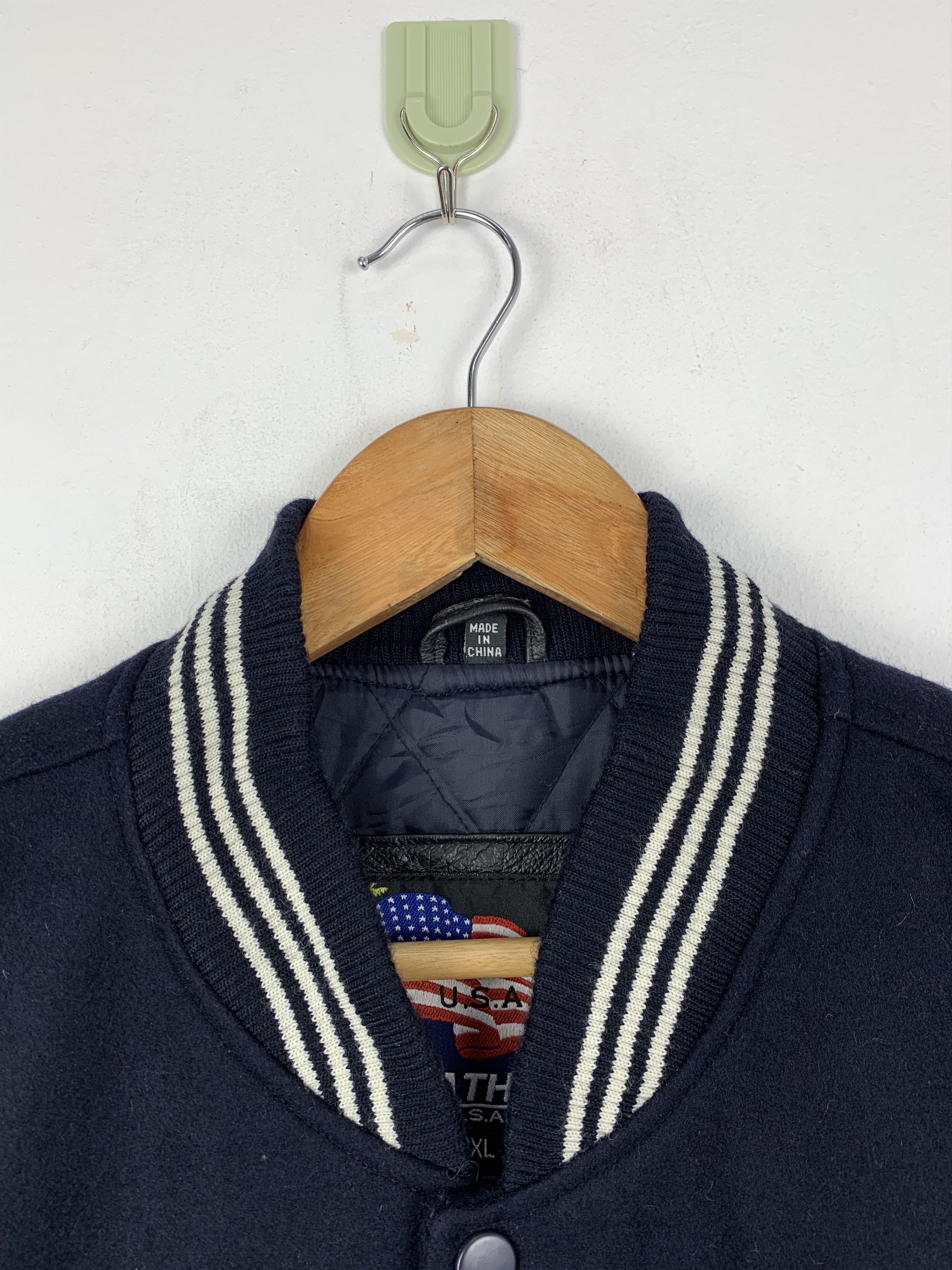 Vintage Vintage American Flag Sleeve Leather Varsity Jacket V0528 Size US XXL / EU 58 / 5 - 9 Thumbnail