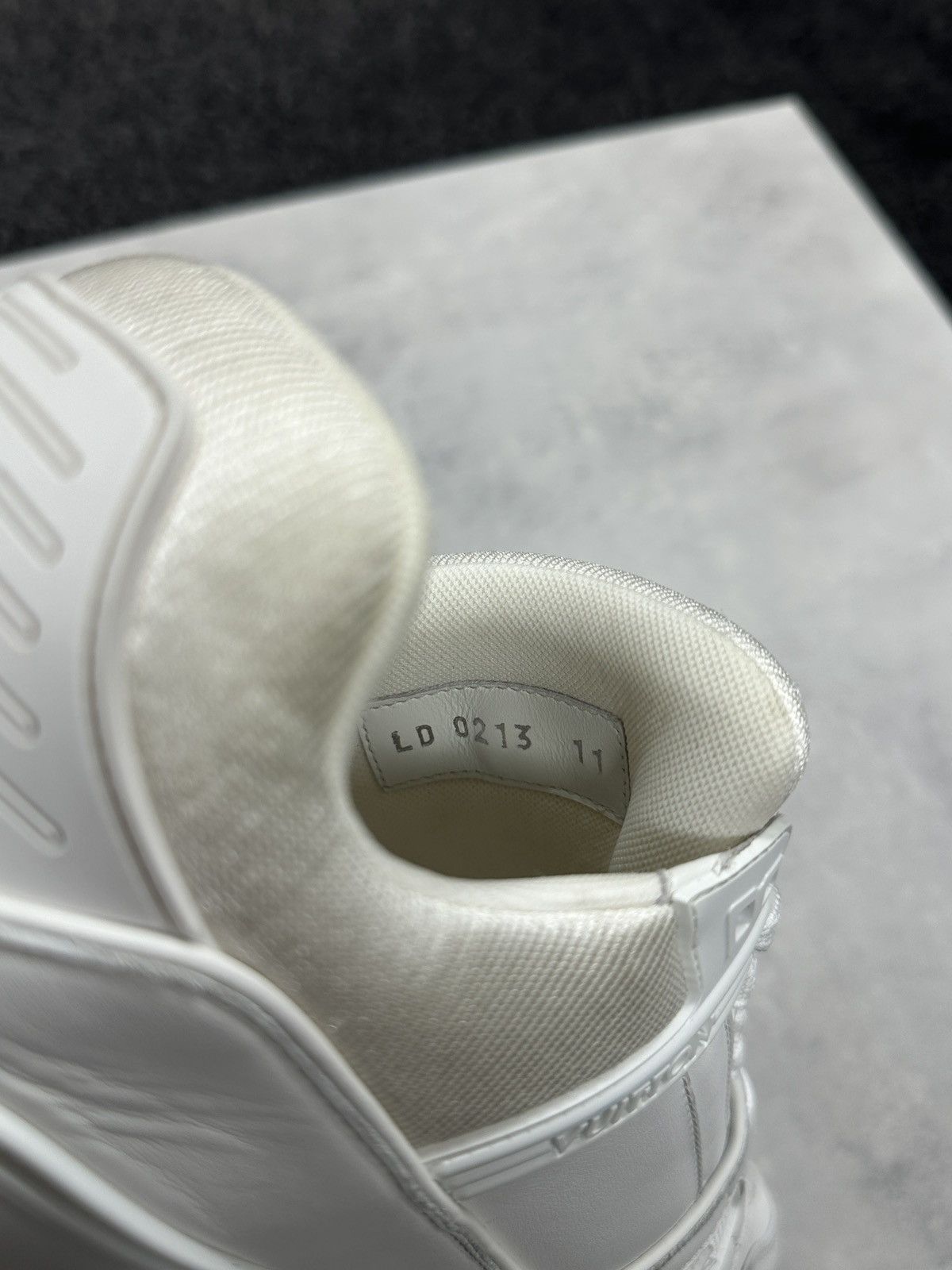 Louis Vuitton Louis Vuitton LV Leather Trainer White LV11 Size US 12 / EU 45 - 9 Thumbnail