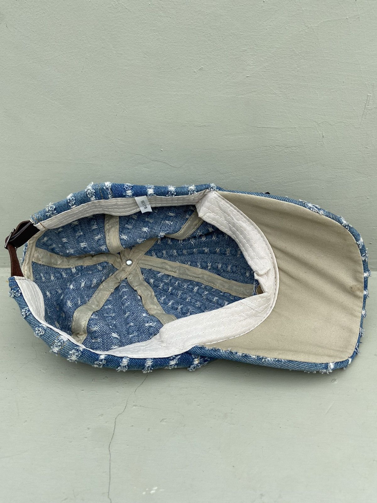 If Six Was Nine 2000s denim ditsetressed women hat Size ONE SIZE - 7 Thumbnail