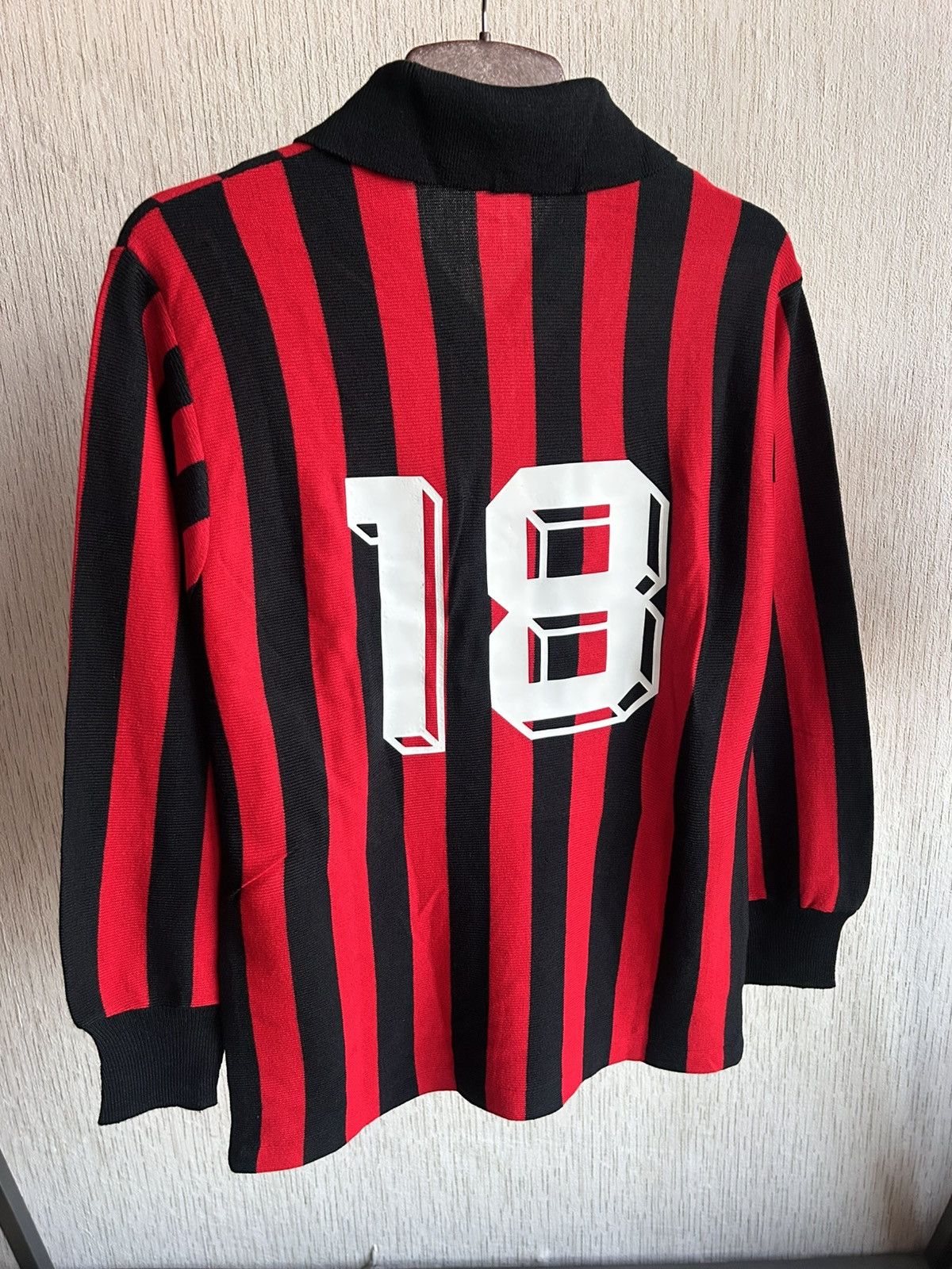 Other VERY RARE 1983/84 Ac Milan Long Sleeve Soccer Jersey Size US M / EU 48-50 / 2 - 8 Thumbnail