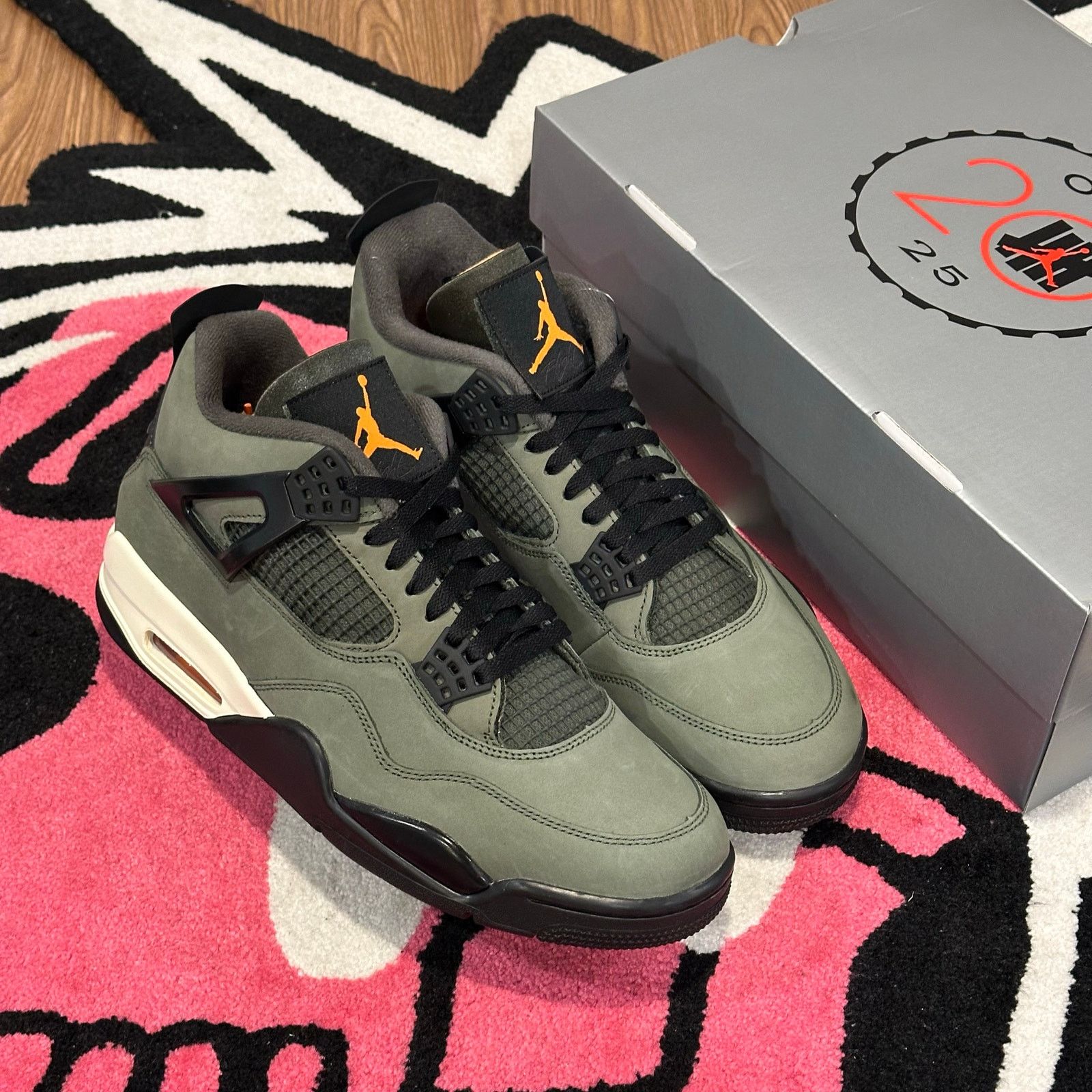 Nike Undefeated Nike x Jordan 4 Retro OG Size 11 (Brand New) Size US 11 / EU 44 - 5 Thumbnail