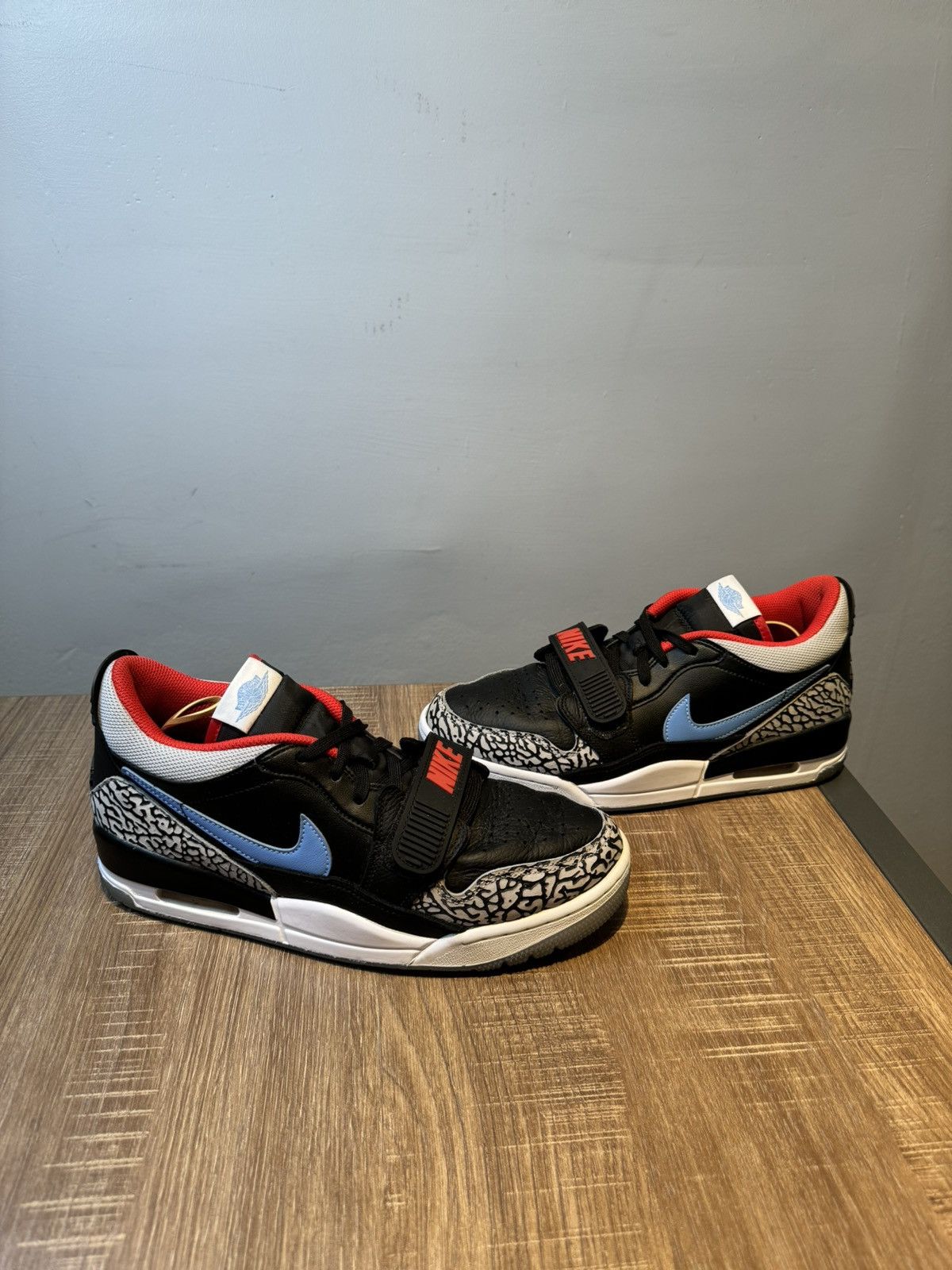 Jordan Brand Jordan Legacy 312 Low Chicago Flag Size 9 Shoes Sneakers Size US 9 / EU 42 - 2 Thumbnail