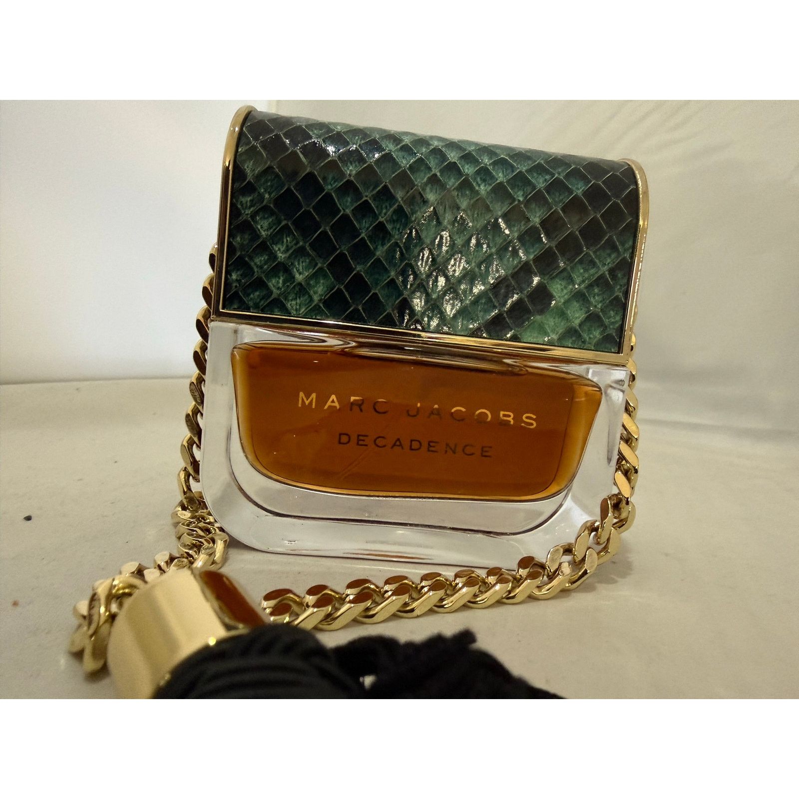 Marc Jacobs MARC JACOBS Divine Decadence Eau De Parfum, 1.7 Ounce. NWOT Size ONE SIZE - 1 Thumbnail