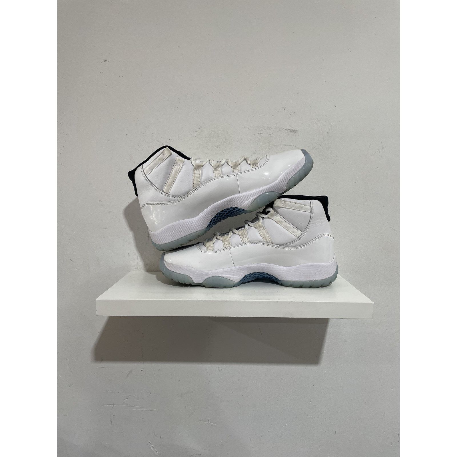 Jordan Brand NIKE JORDAN 11 LEGEND BLUE 2024 SIZE 10 PREOWNED Size US 10 / EU 43 - 2 Thumbnail