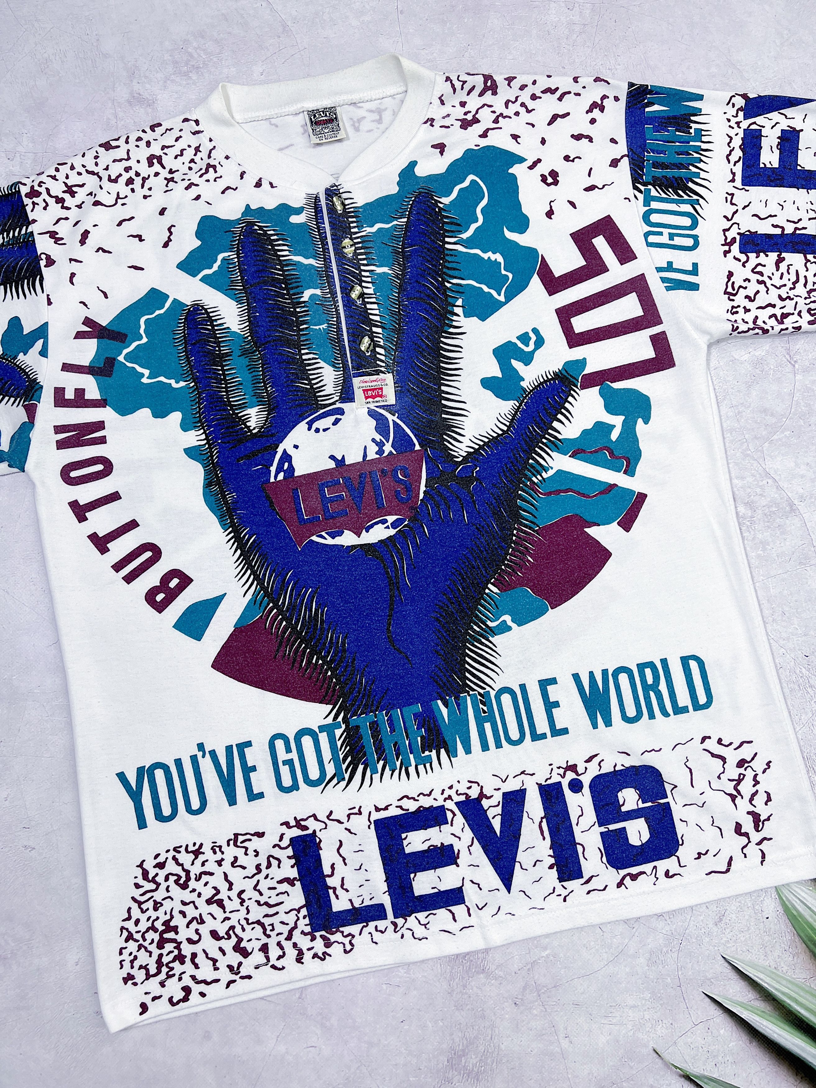 Levi's × Vintage Vintage Levi's T-Shirt You've Got The Whole World 501 Series Size US L / EU 52-54 / 3 - 4 Thumbnail