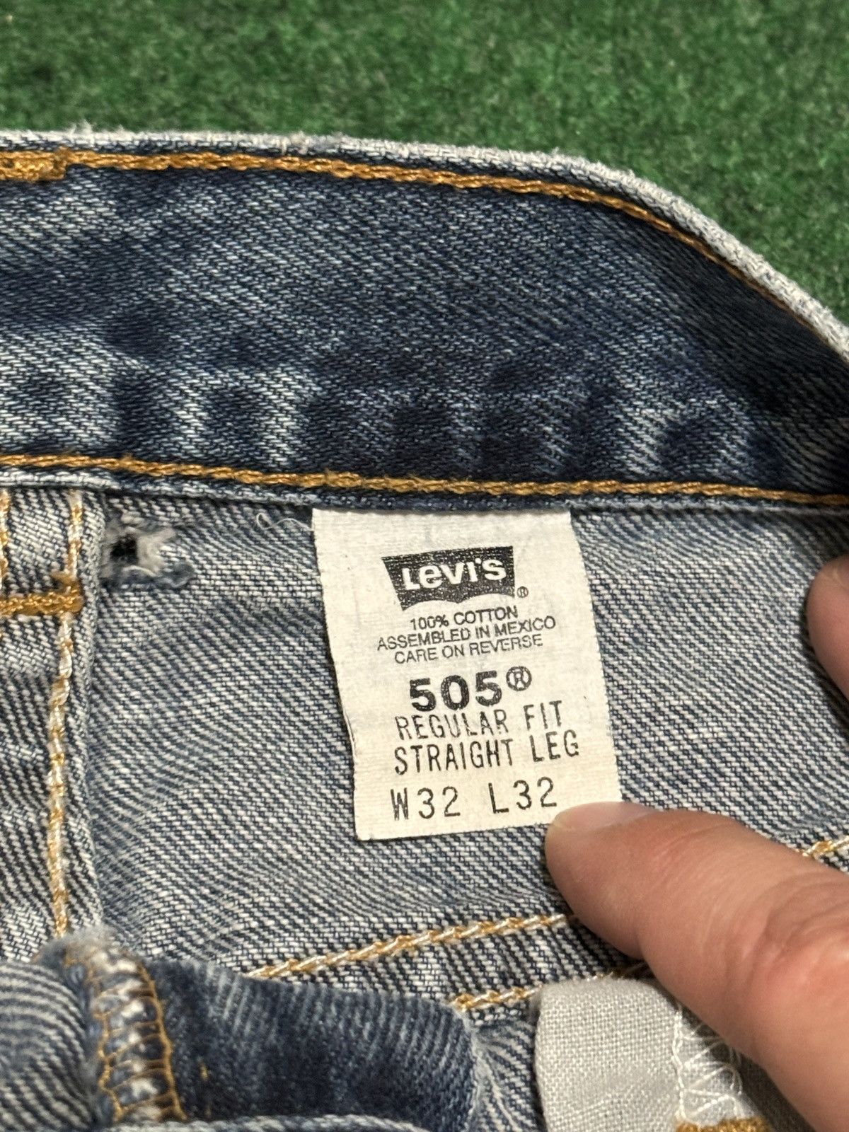 Levi's Vintage Clothing Levis 505 Vintage 90s 32x32 Straight Leg Medium Wash Jeans Size US 32 / EU 48 - 4 Thumbnail