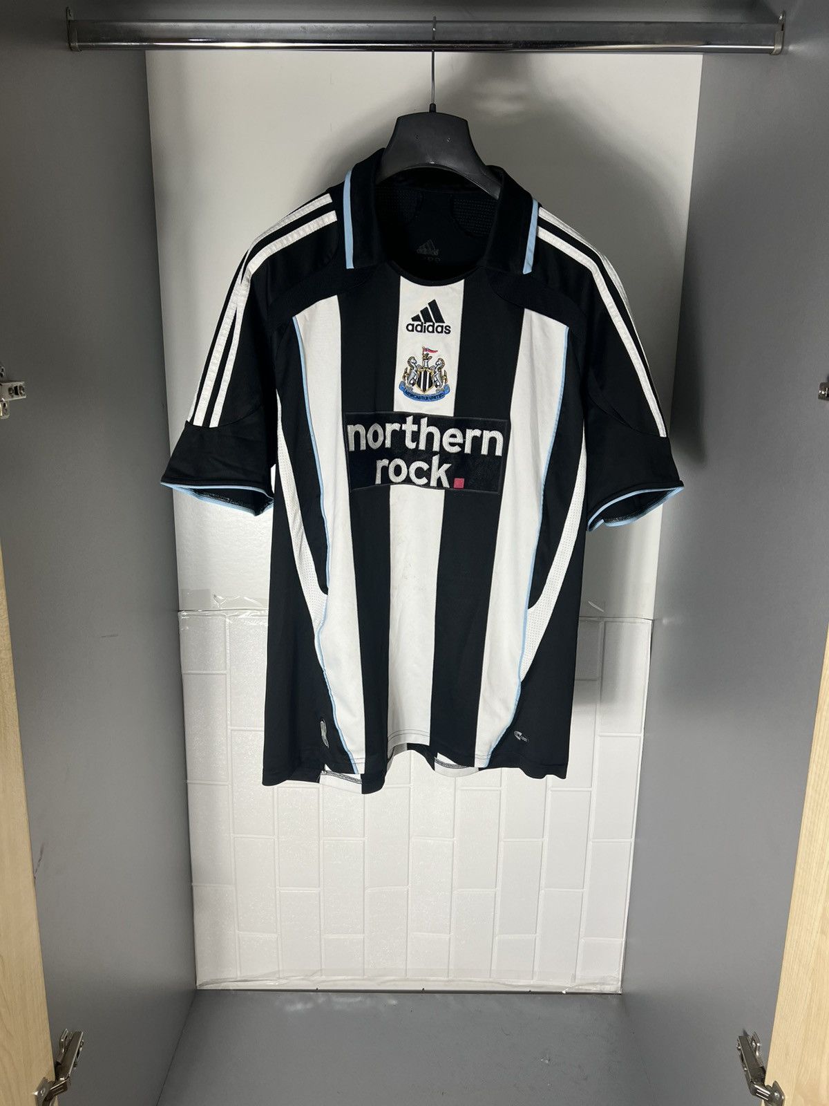 Vintage VERY RARE ADIDAS FC NEW CASTLE UNITED ENGLAND SOCCER JERSEY Size US L / EU 52-54 / 3 - 1 Thumbnail