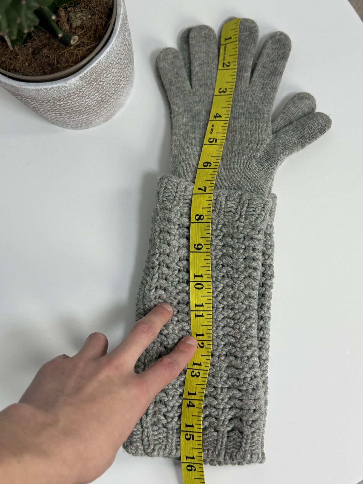 Moncler Moncler Knit Gloves Cashmere / Wool Gray Ledies Size ONE SIZE - 14 Thumbnail