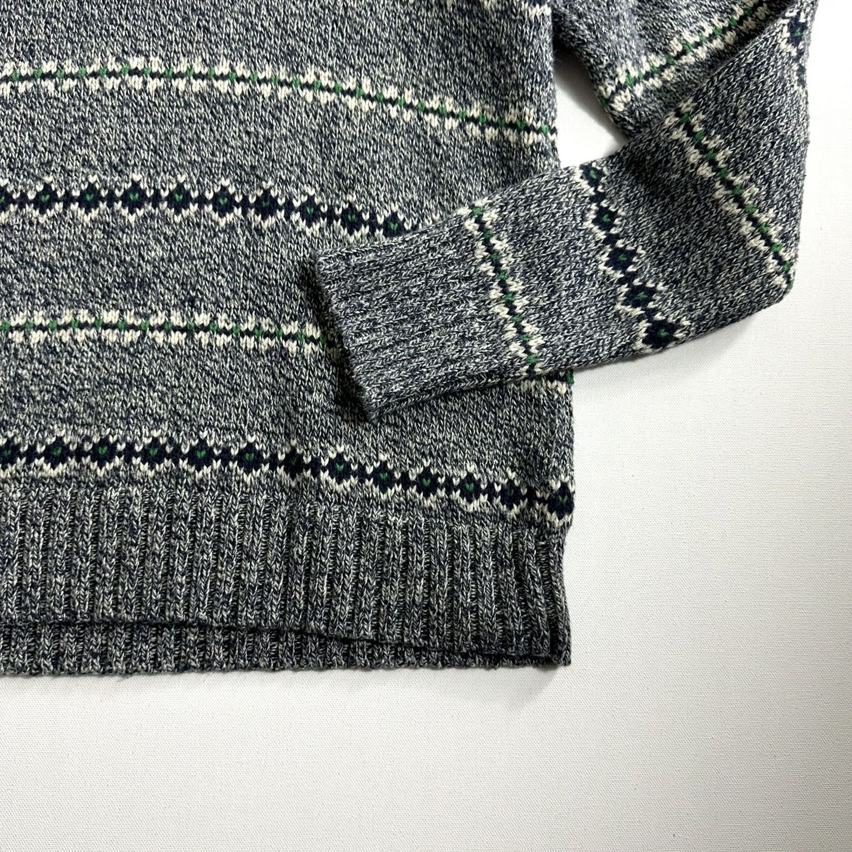American Eagle Outfitters VINTAGE American Eagle Men’s Gray Aztec Sweater Size Medium Mock Neck Athletic Fit Women Sweater Pullover Long Sleeve Size M / US 6-8 / IT 42-44 - 4 Thumbnail