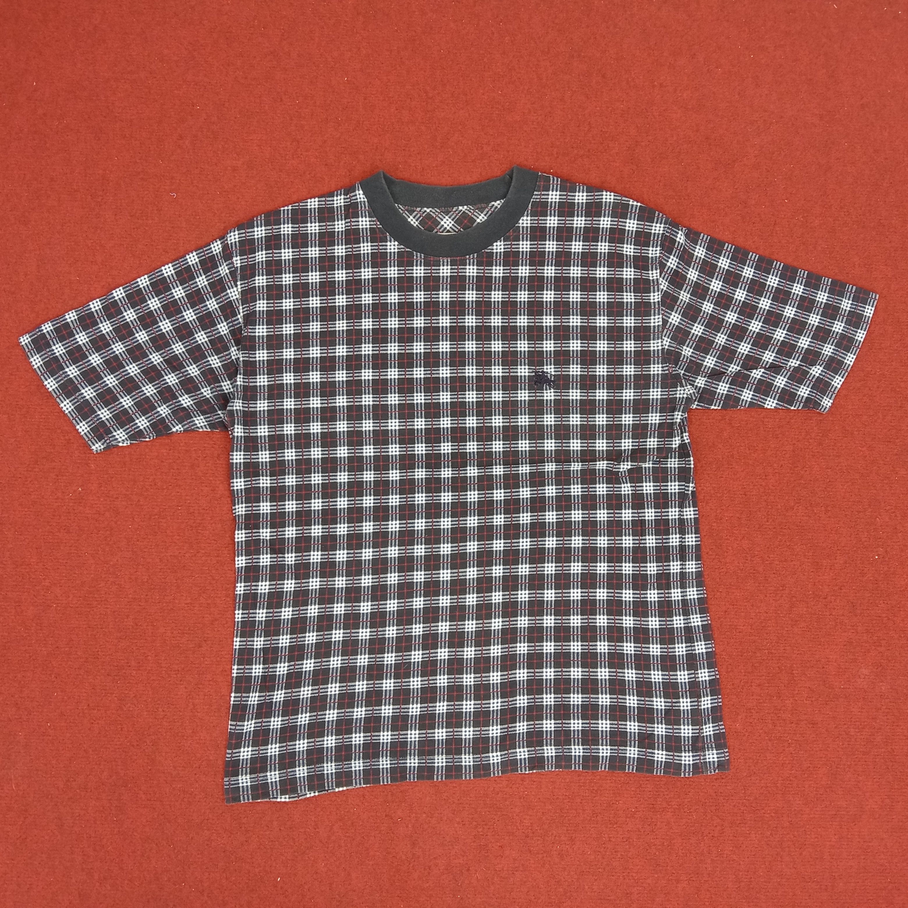 Burberry Burberrys Luxury Brand Small Logo Design Tshirt Size US M / EU 48-50 / 2 - 1 Thumbnail