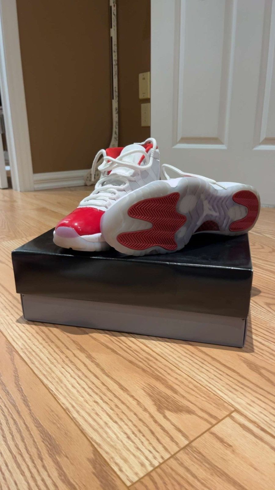 Nike Jordan 11 Retro Cherry Size US 10.5 / EU 43-44 - 7 Thumbnail