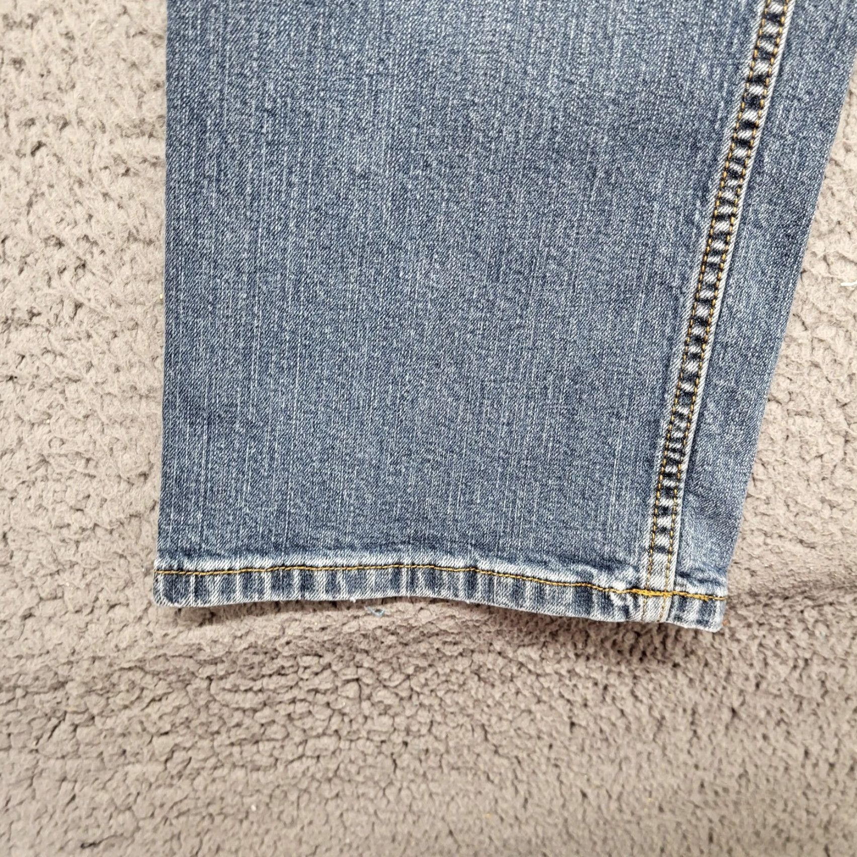 Duluth Trading Company Duluth Trading Company Jeans Men’s 40x32 Trim Fit Denim Blue 99% Cotton Pocket Zipper Button Logo Vintage No Mens XS? Wait. Size US 40 / EU 56 - 6 Thumbnail