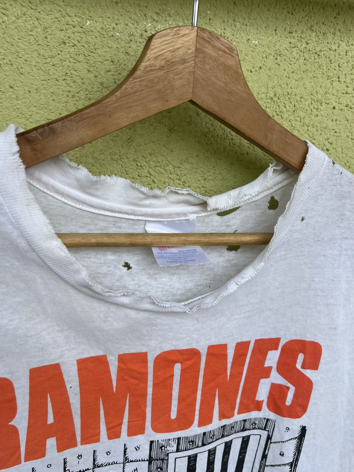 Vintage Vintage distressed Hanes ramones punk rock band tee Size US L / EU 52-54 / 3 - 2 Thumbnail