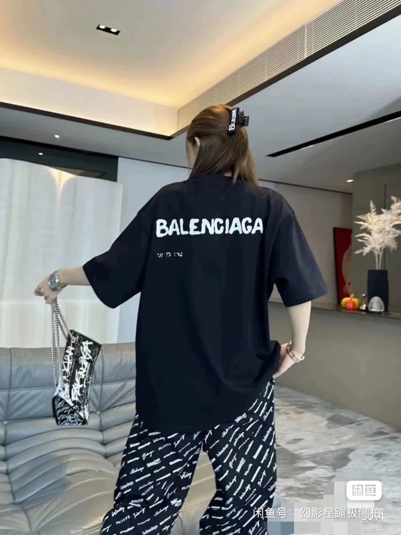 Balenciaga Balenciaga Black and white front and back blurred graffiti Size XS / US 0-2 / IT 36-38 - 1 Thumbnail