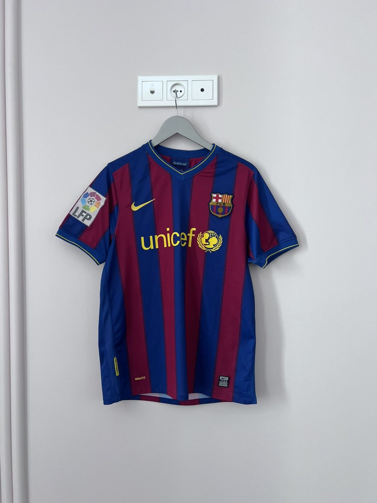 FC Barcelona 2009/2010 Football Soccer Jersey Xavi Hernandez