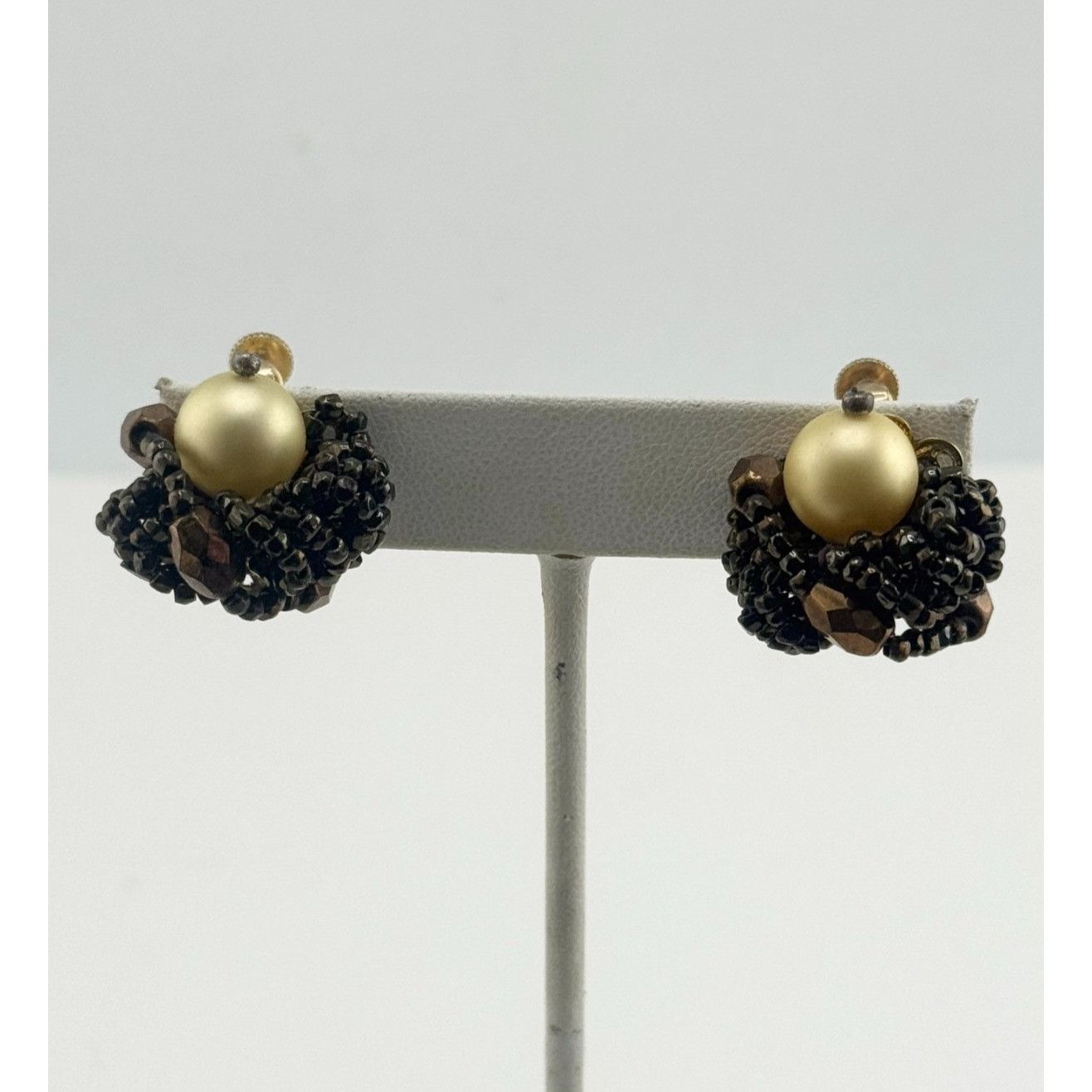 Vintage Vendome beaded pearl clip on earrings Size ONE SIZE - 1 Thumbnail