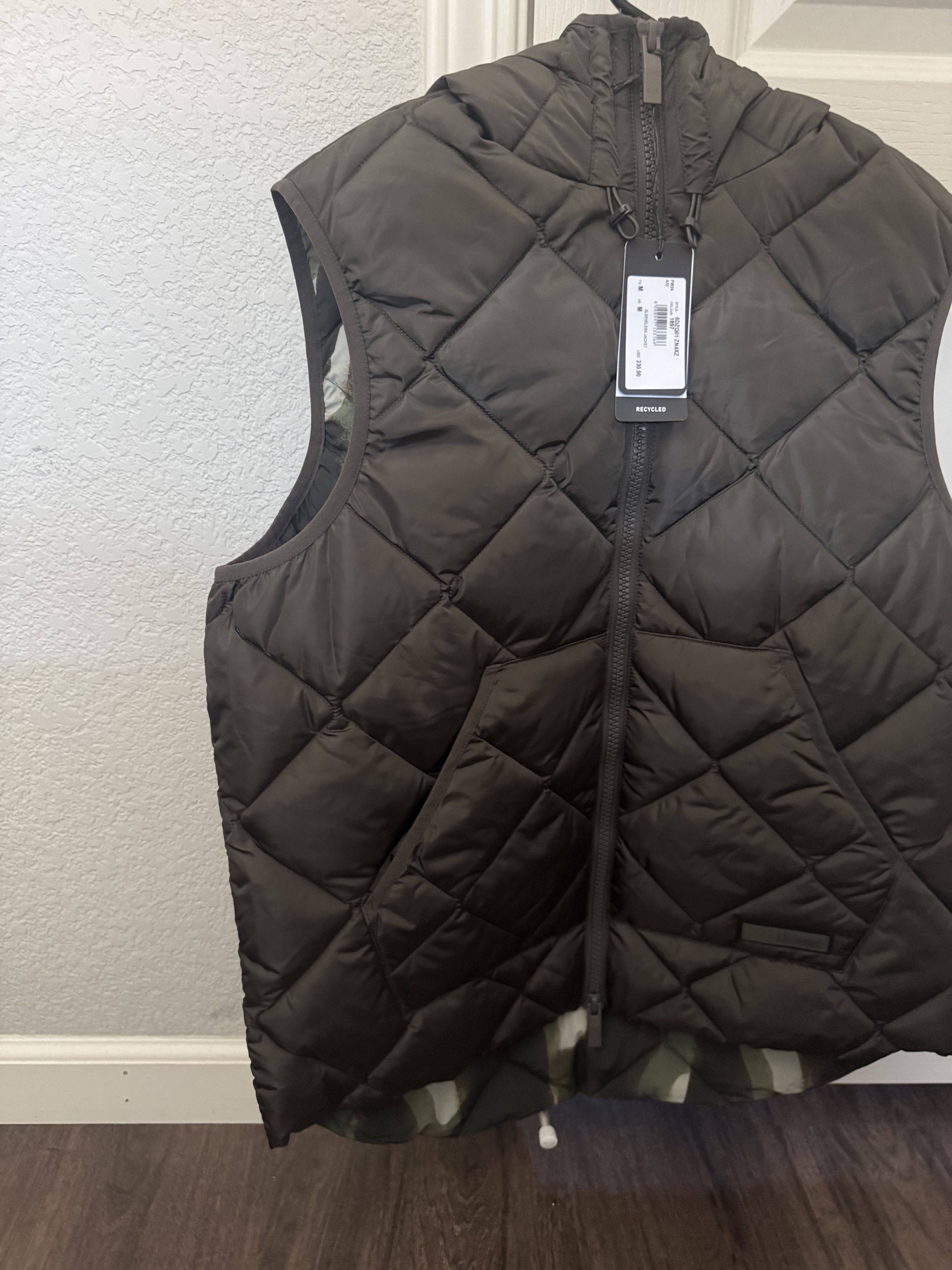 Armani Exchange Armani Exchange Quilted Puffer Vest – Size M Size US M / EU 48-50 / 2 - 3 Thumbnail