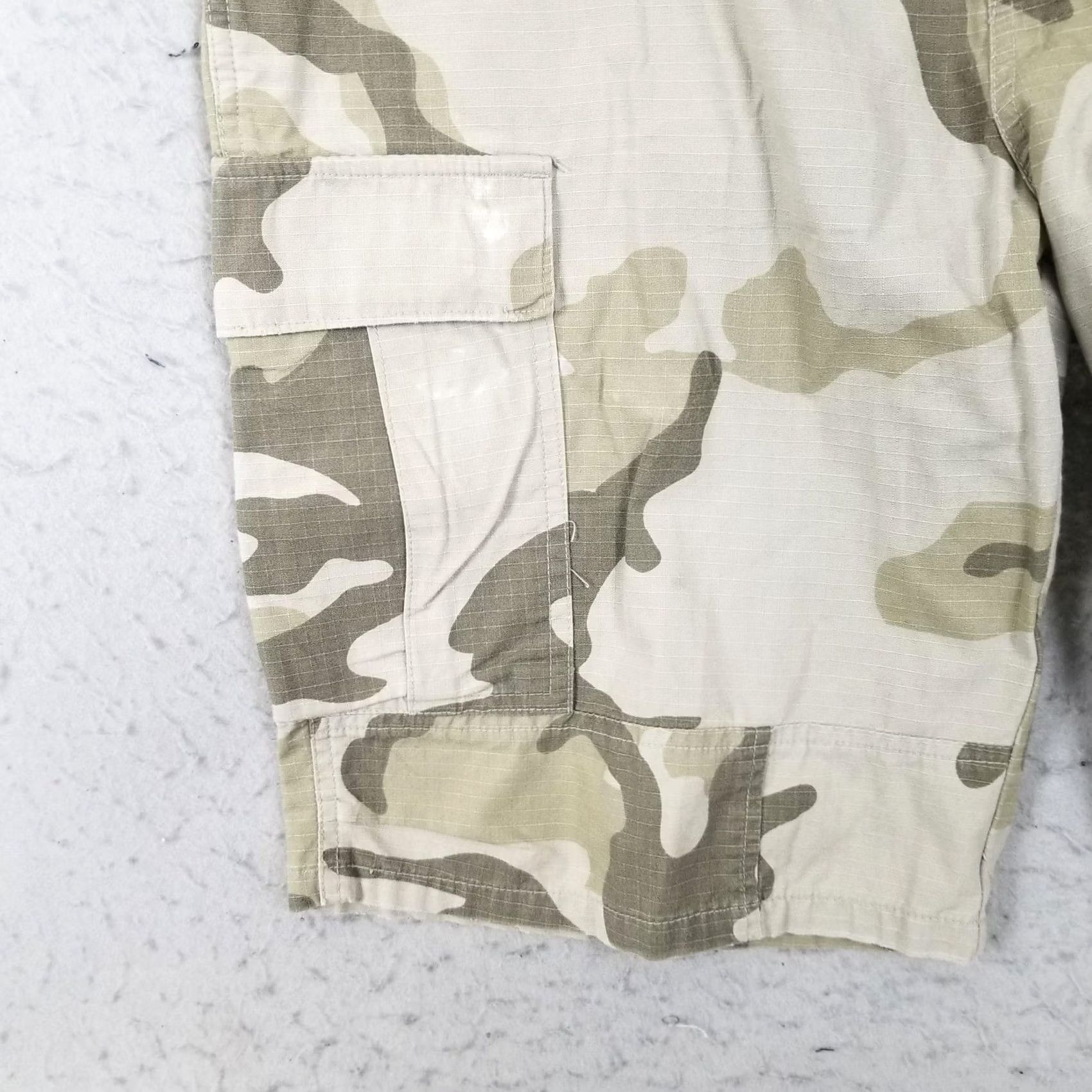 Vintage Grizzly Cargo Shorts Mens 36 Beige Camo Ripstop Outdoor Hiking Belted Cotton Size US 36 / EU 52 - 4 Thumbnail