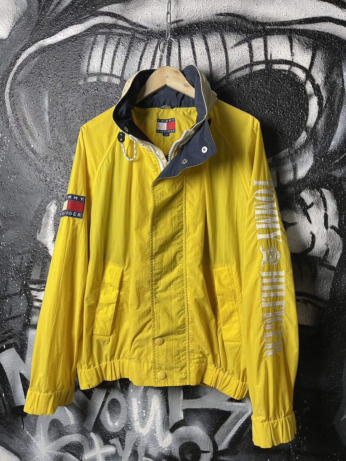 Tommy Hilfiger Vintage 90’sTommy Hilfiger Embroidered Spellout Jacket Men’s Size US L / EU 52-54 / 3 - 1 Thumbnail