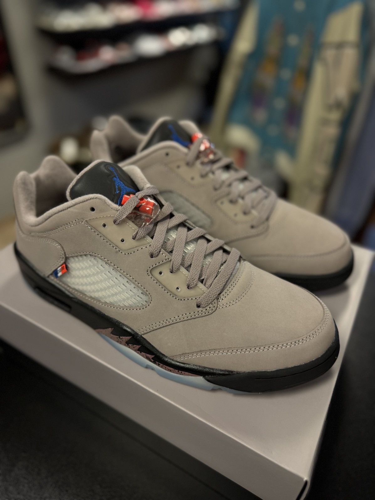 Jordan Brand × Nike Jordan 5 Low Top PSG Size 13 Brand New (DX6325-204) Size US 13 / EU 46 - 4 Thumbnail