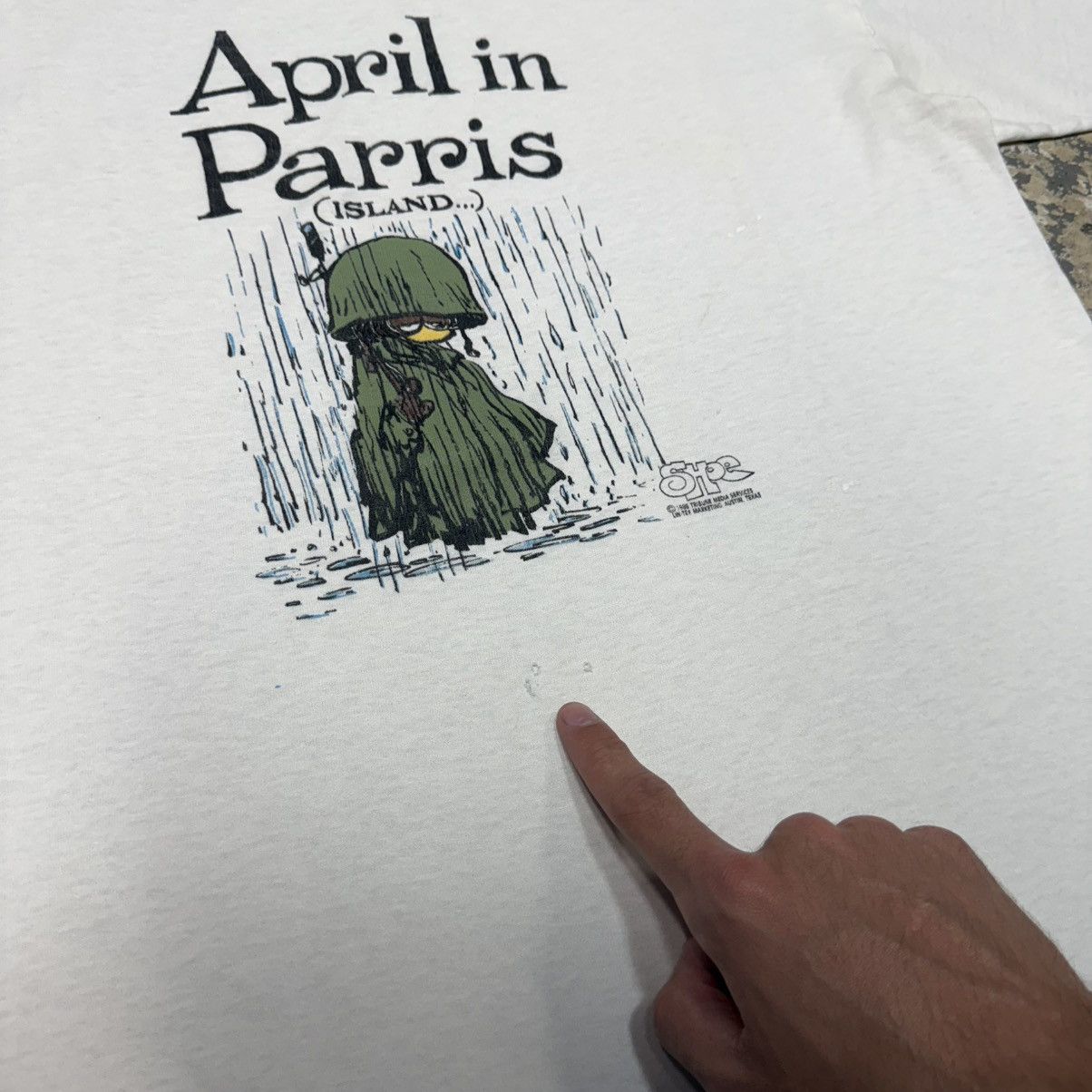 Vintage Vintage April In Parris (Island) Funny 1986 Shoe Graphic Tsh Size US L / EU 52-54 / 3 - 9 Thumbnail