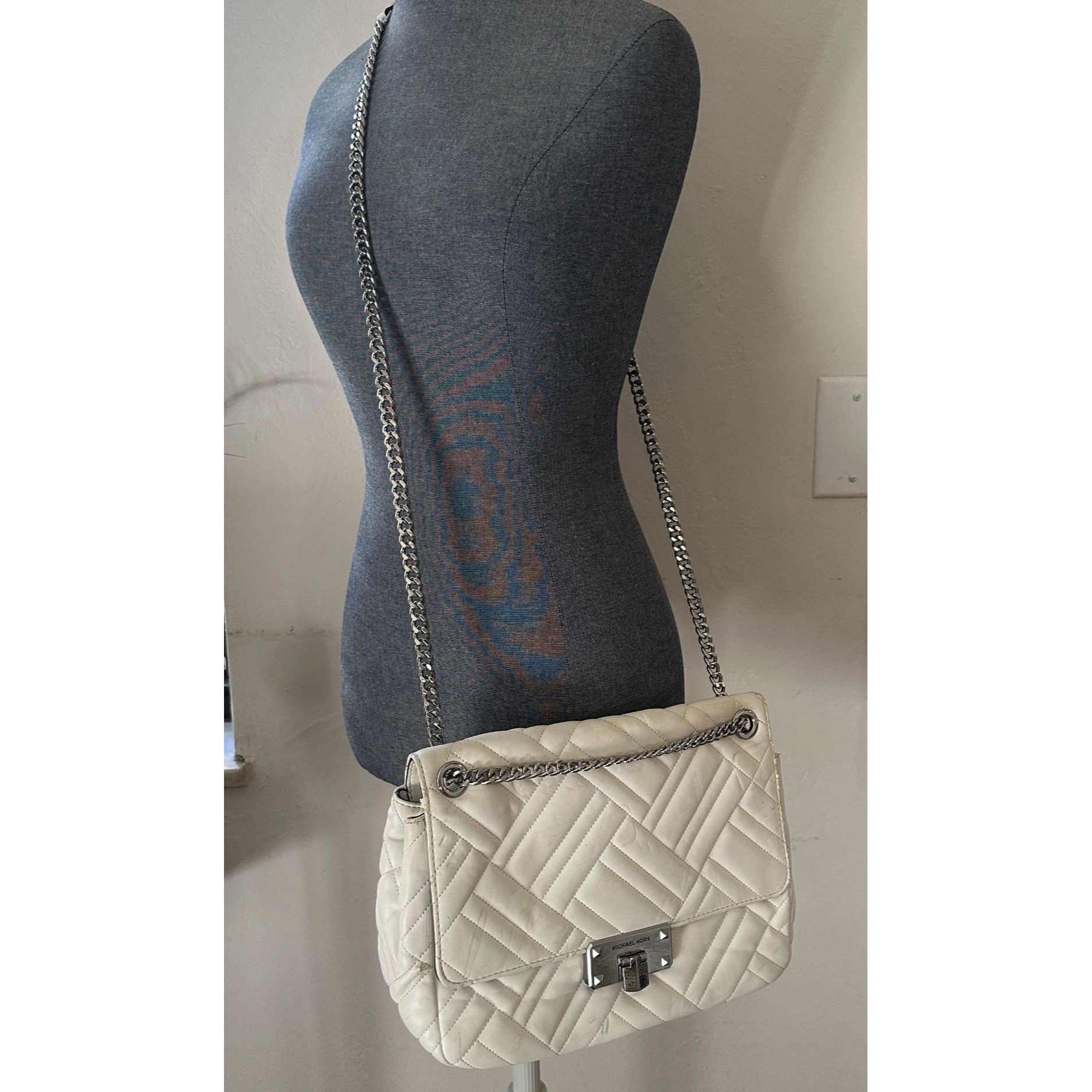 Michael Kors Michael Kors White Quilted Leather Peyton Shoulder Bag Size ONE SIZE - 15 Thumbnail