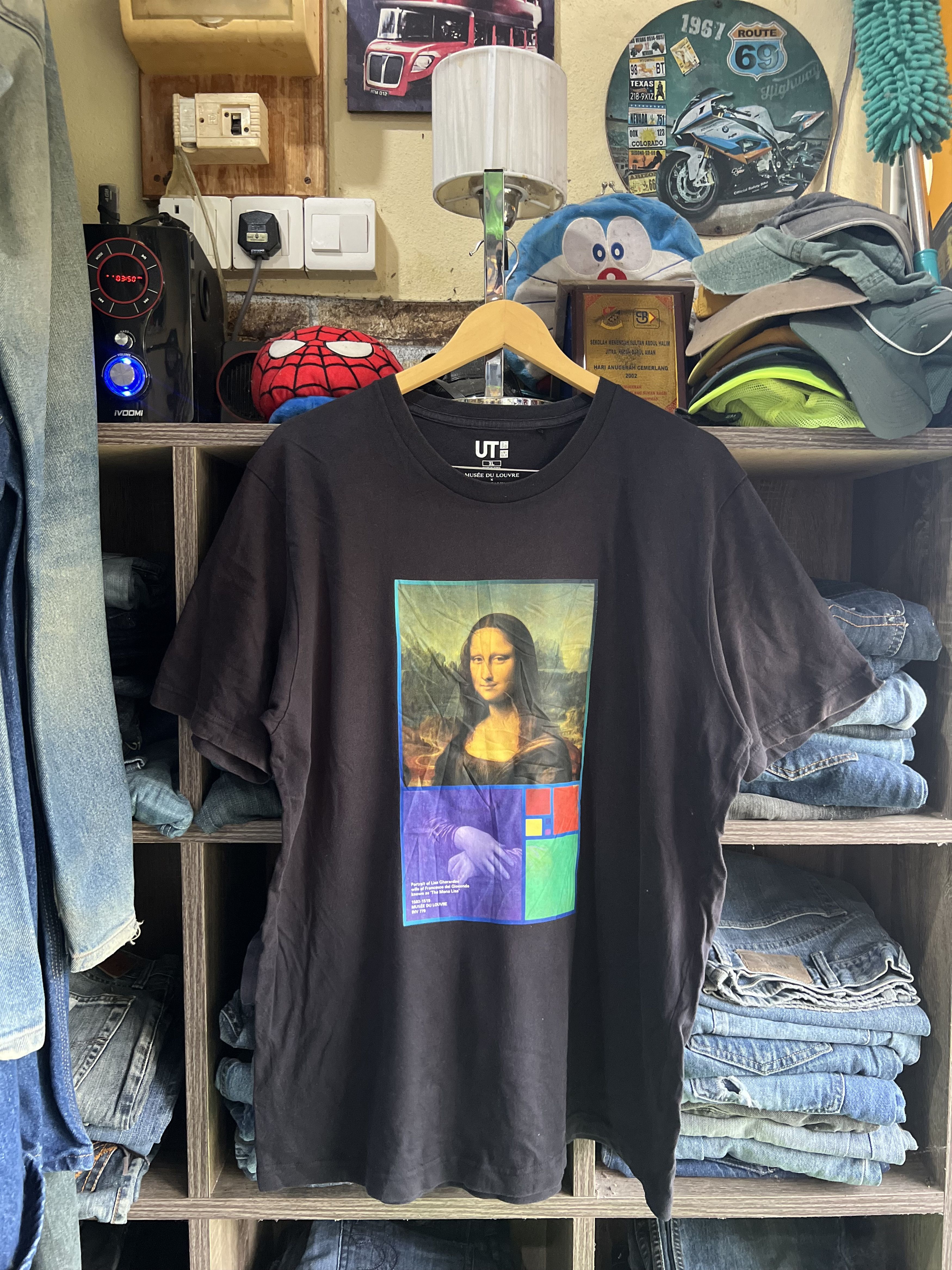 Japanese Brand 🔥Rare Uniqlo x Musee Du Louvre x Peter Saville Monalisa Size US L / EU 52-54 / 3 - 13 Thumbnail