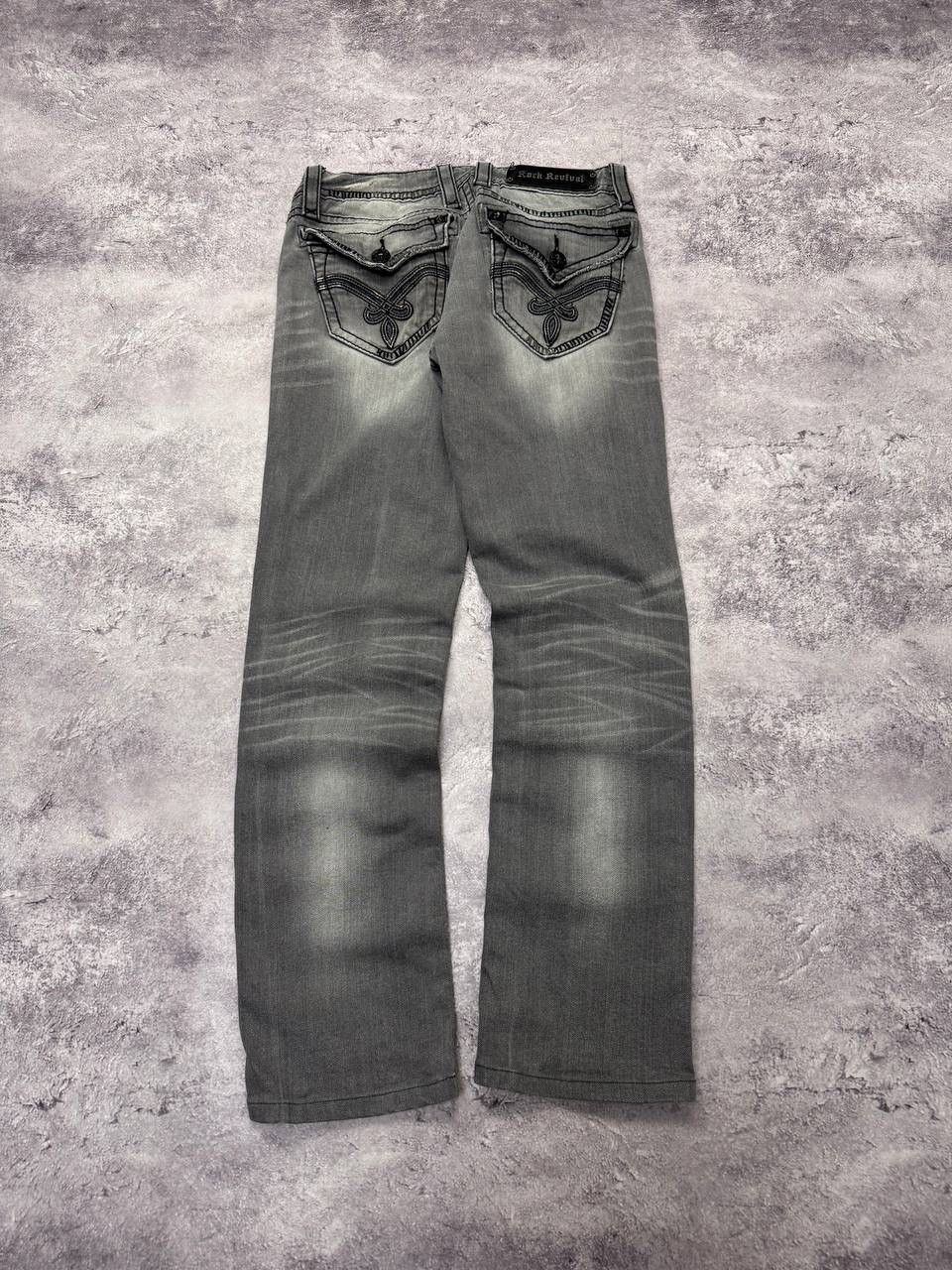 Wmns Rock Revival Straight Distressed Gray Jeans
