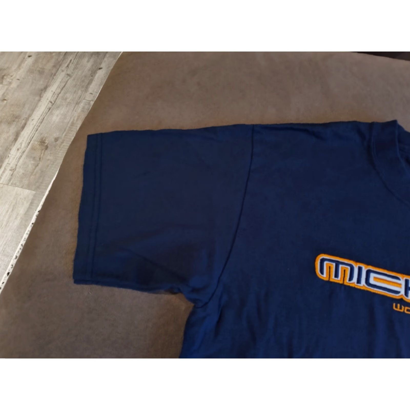 Gildan VINTAGE GILDAN HEAVY COTTON Embroidered Tee Shirt Men L Blue Wolverine 90s style Mens T-Shirt Size US L / EU 52-54 / 3 - 5 Thumbnail