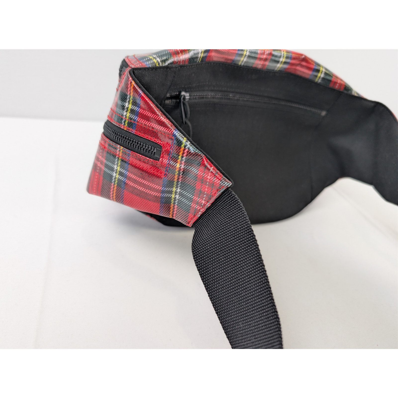 o1rshd1 Size: OS / Tartan Belt Bag in Multicolor