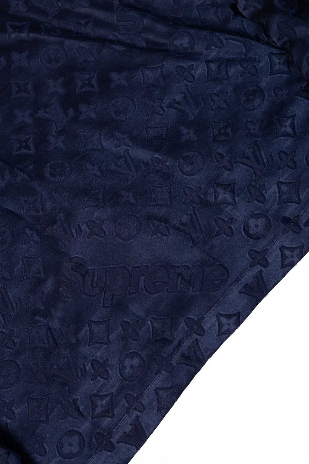 Louis Vuitton × Supreme Louis Vuitton x Supreme Jacquard Silk Pajama Shirt Size US M / EU 48-50 / 2 - 4 Thumbnail